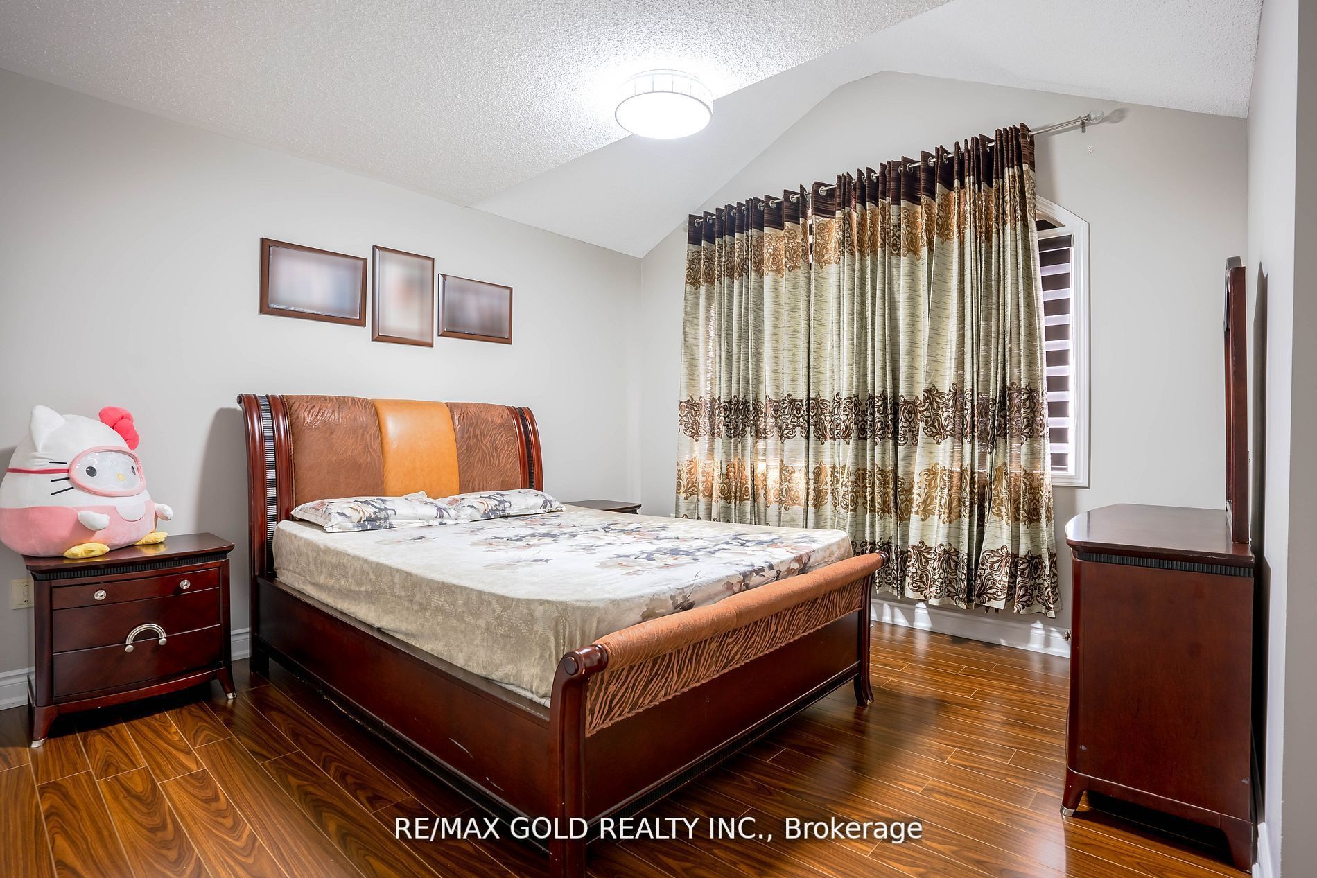 8 Upshall Dr