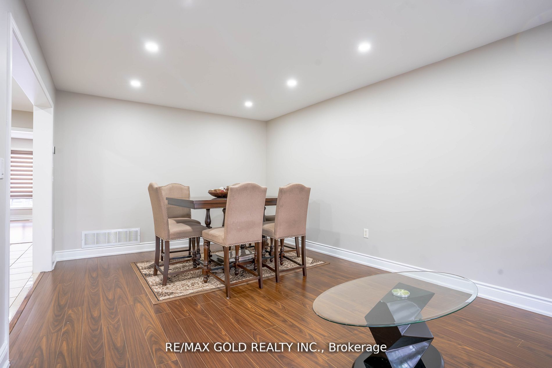 8 Upshall Dr