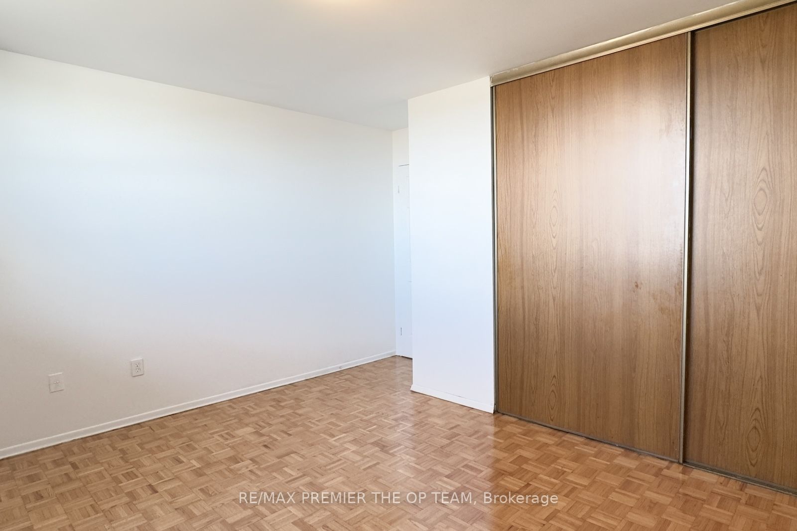 3533 Derry Rd E, #607