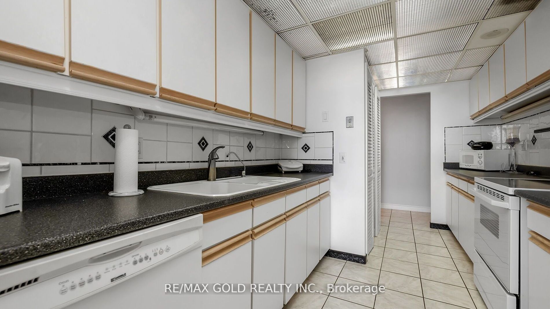 3650 Kaneff Cres, #3106