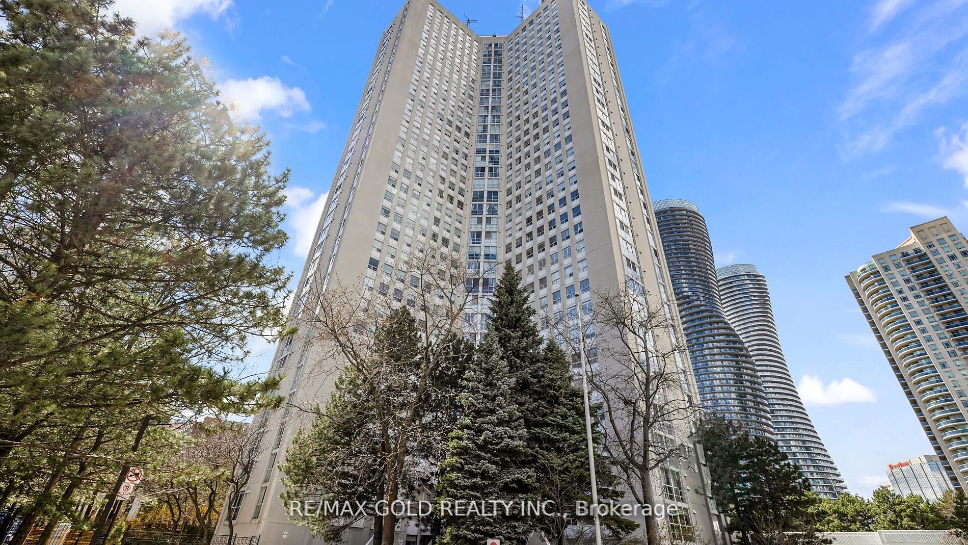 3650 Kaneff Cres, #3106