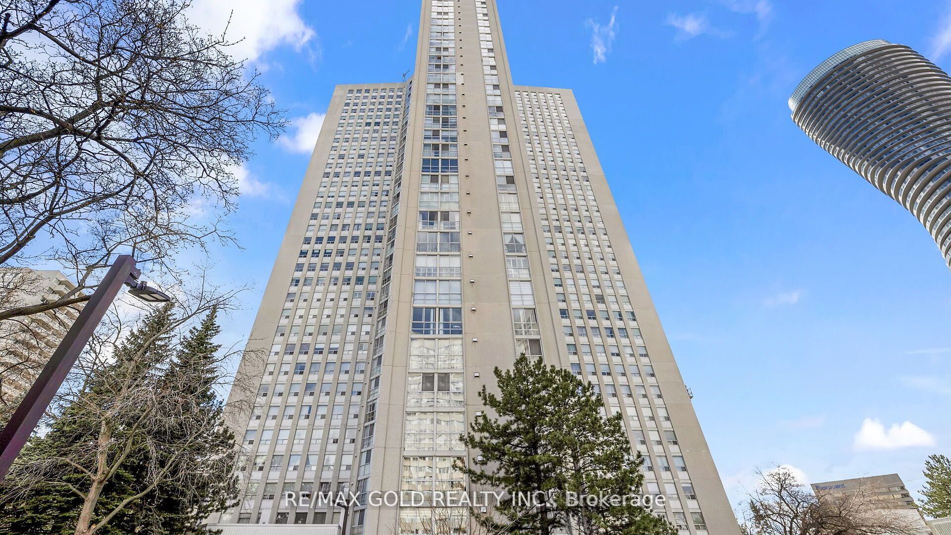 3650 Kaneff Cres, #3106