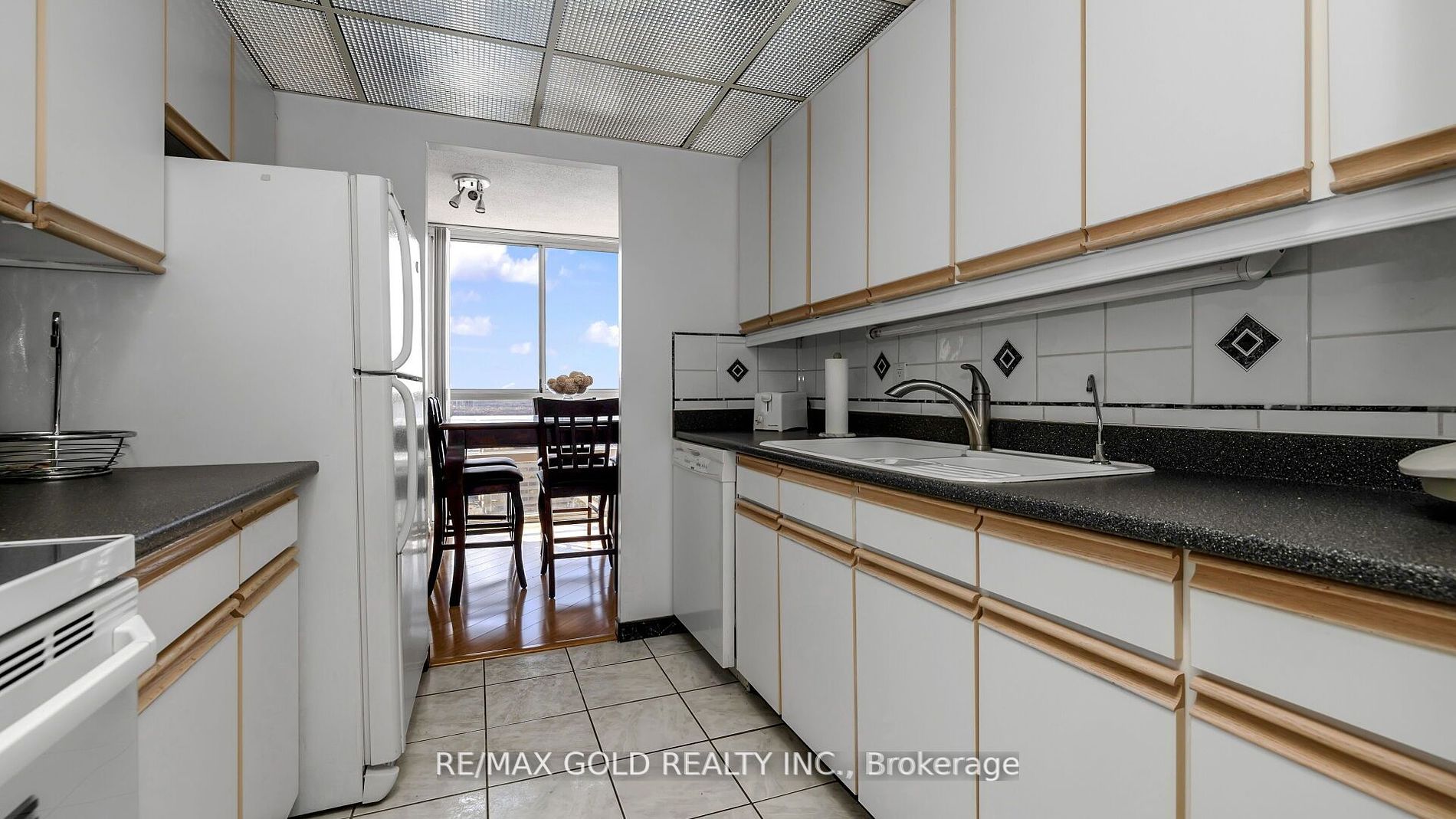 3650 Kaneff Cres, #3106