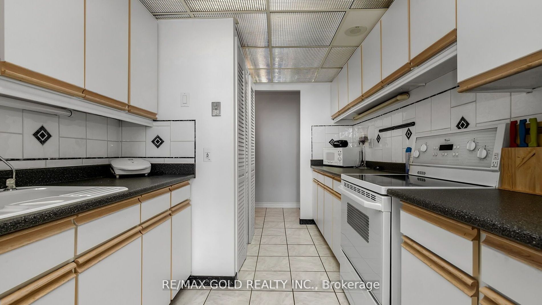 3650 Kaneff Cres, #3106