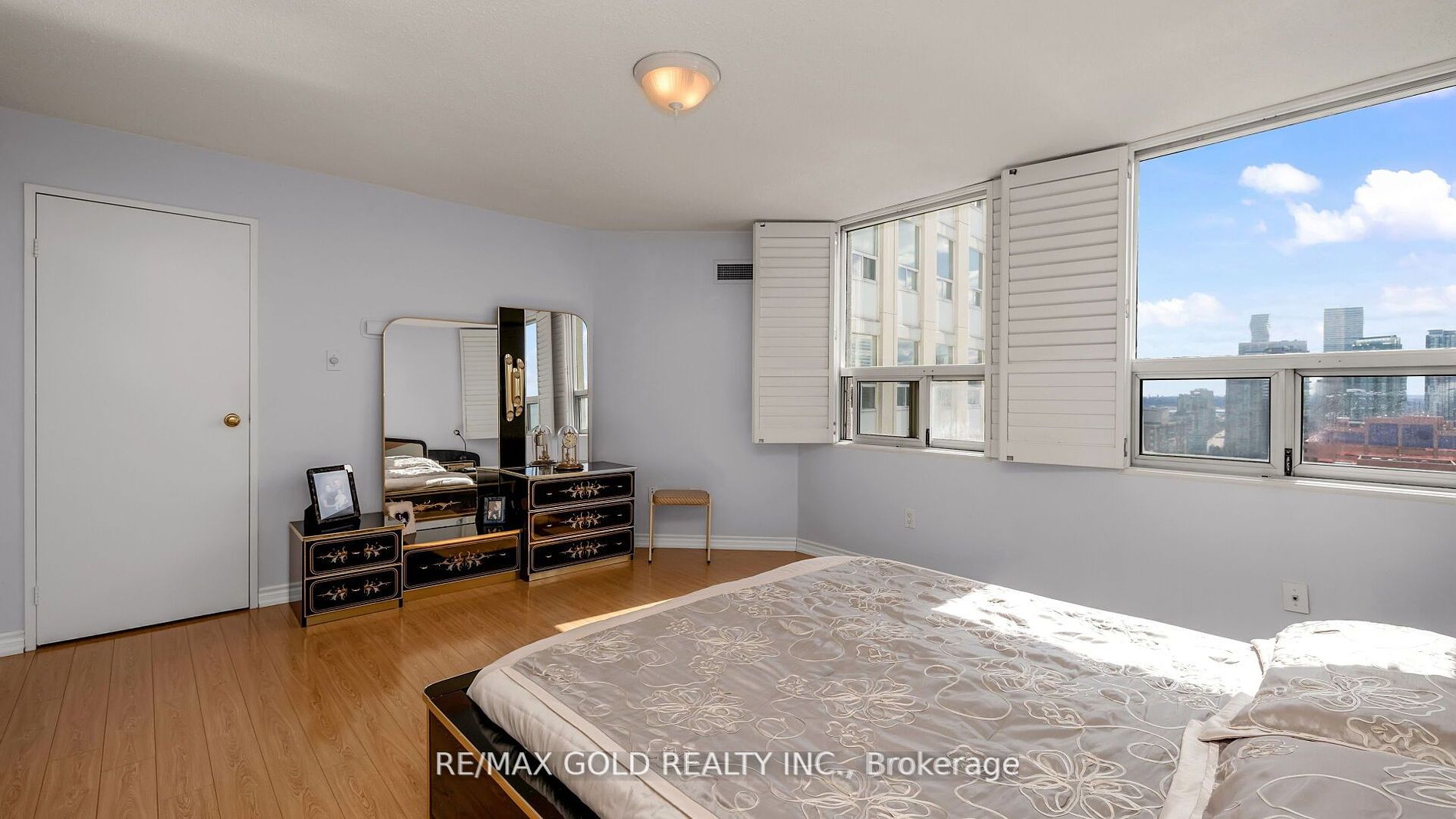 3650 Kaneff Cres, #3106