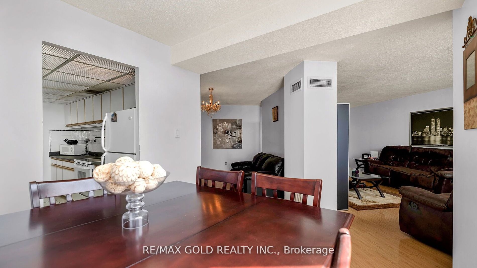 3650 Kaneff Cres, #3106