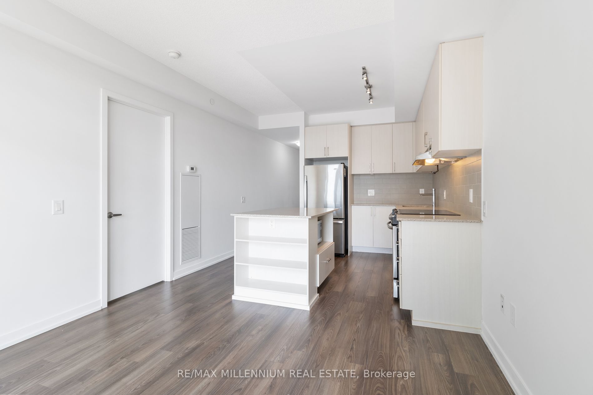 2560 Eglinton Ave W, #609
