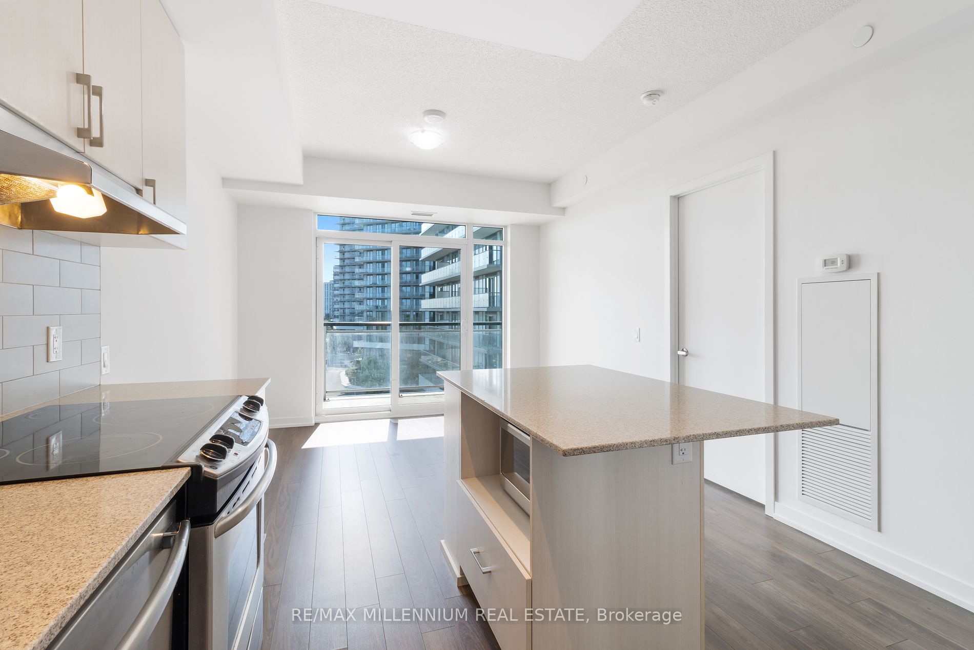 2560 Eglinton Ave W, #609