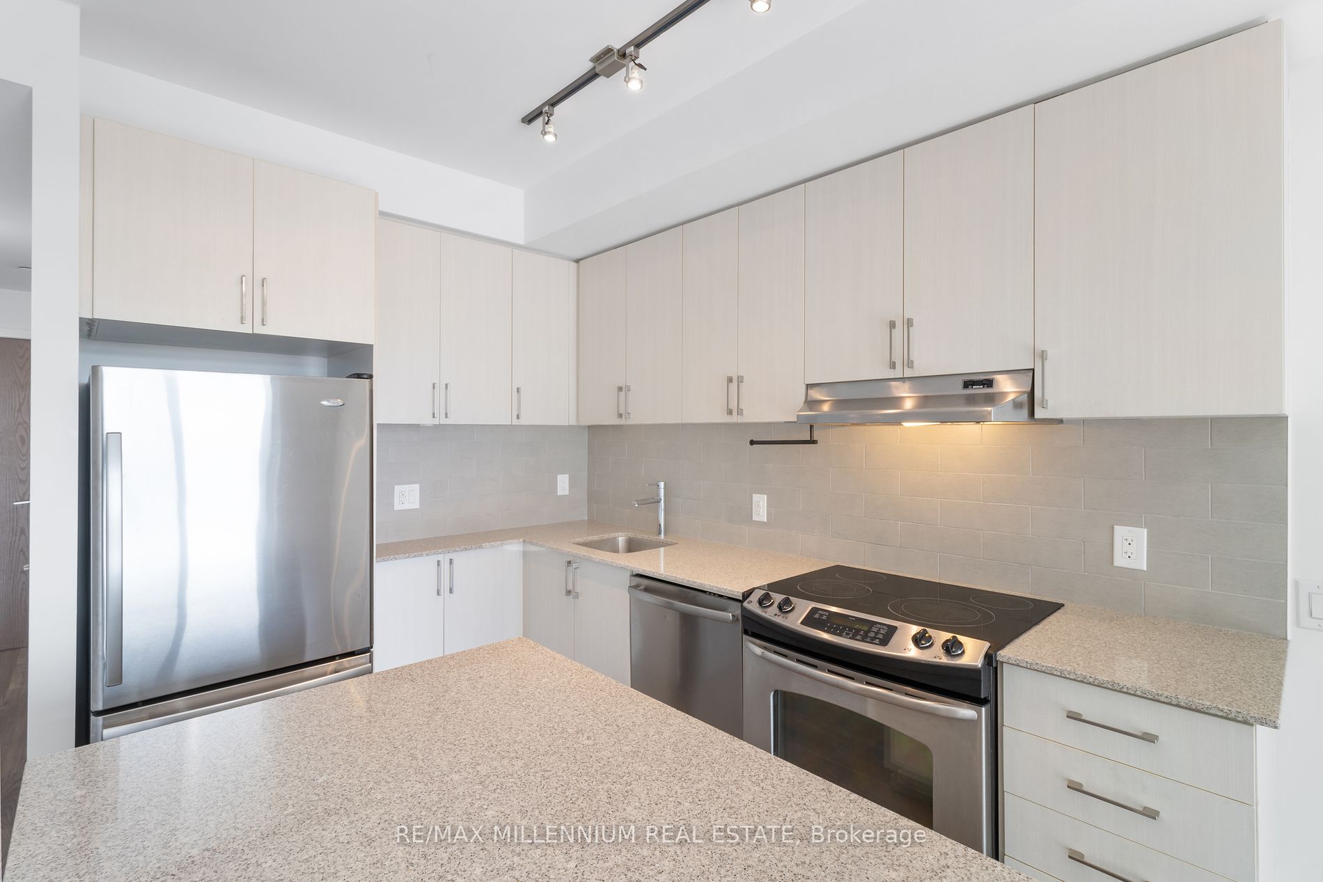 2560 Eglinton Ave W, #609