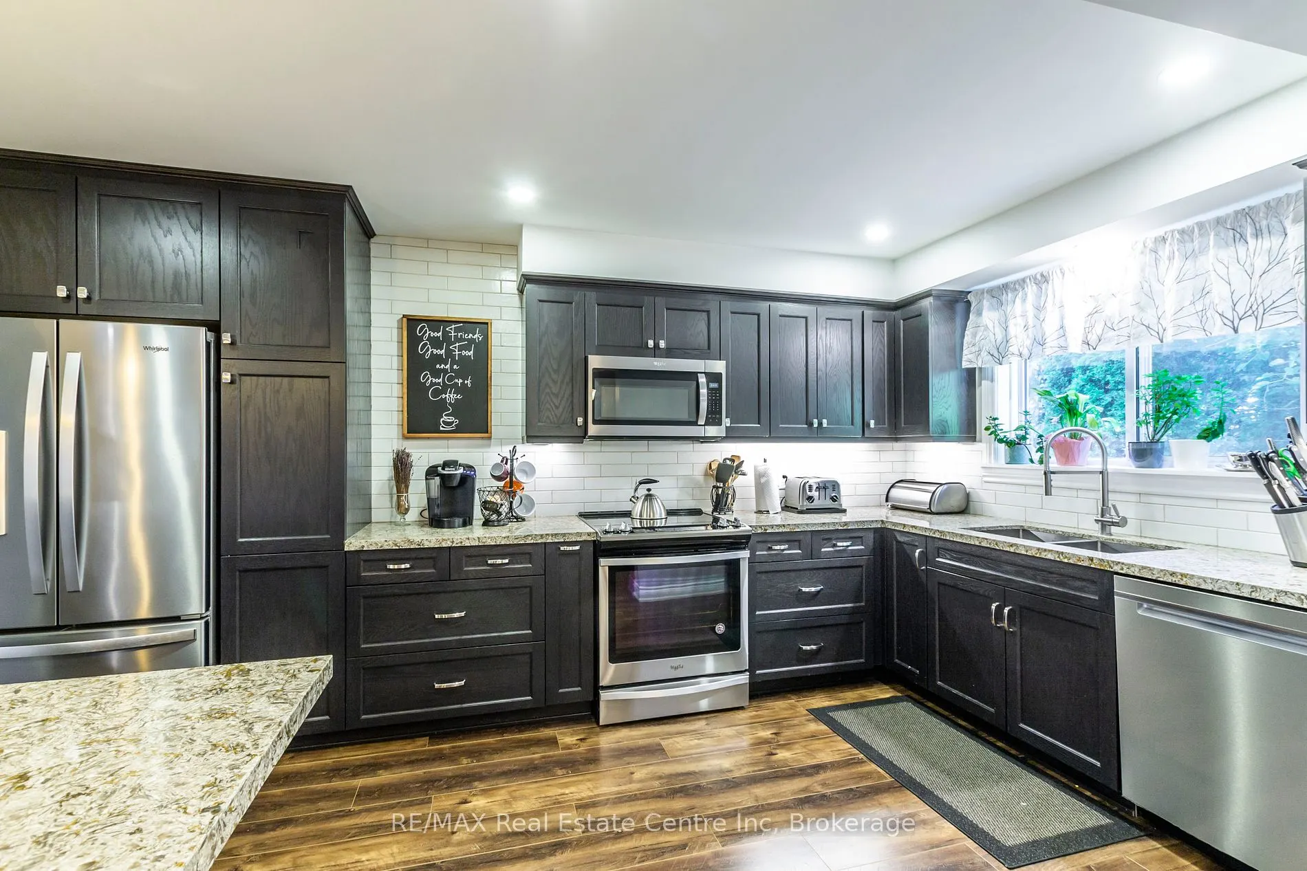 1216 Consort Cres