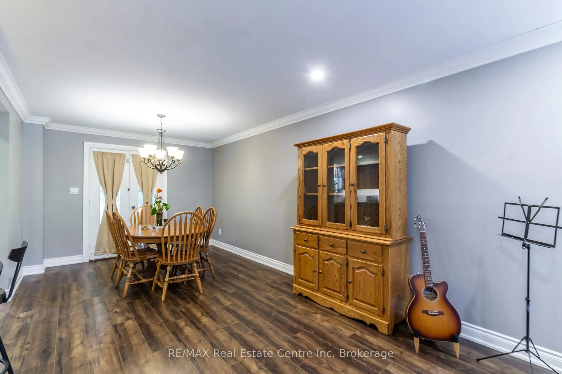 1216 Consort Cres