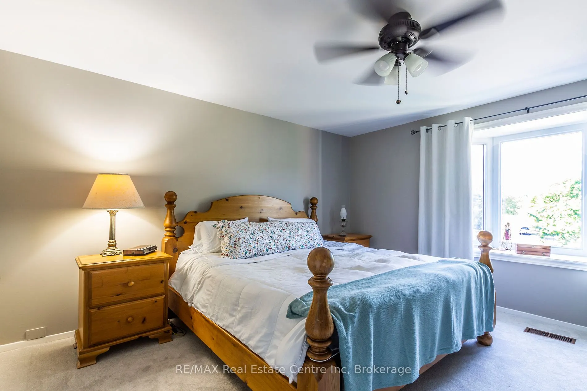1216 Consort Cres