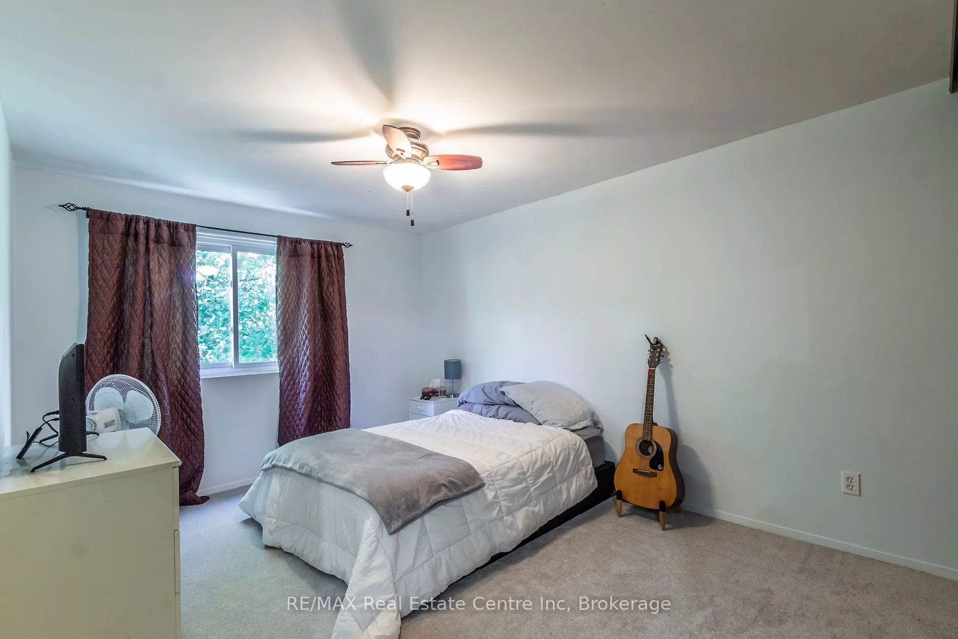 1216 Consort Cres