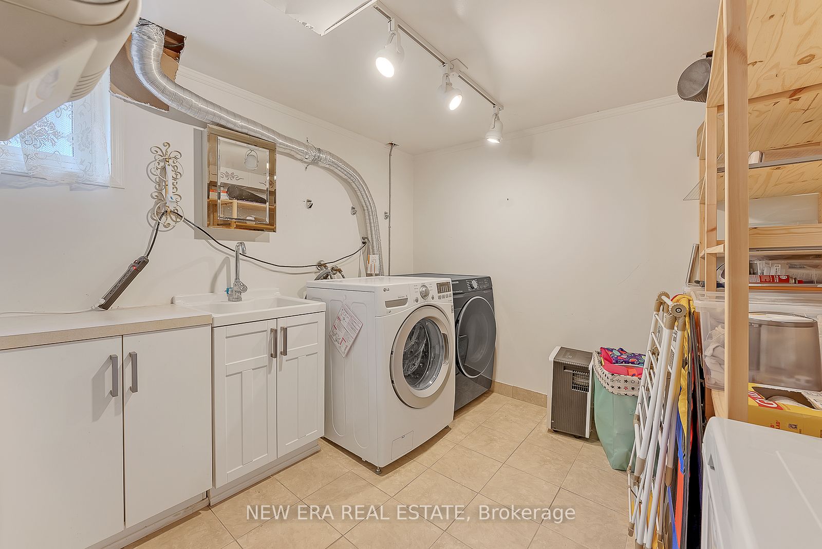 18 West Wareside Rd
