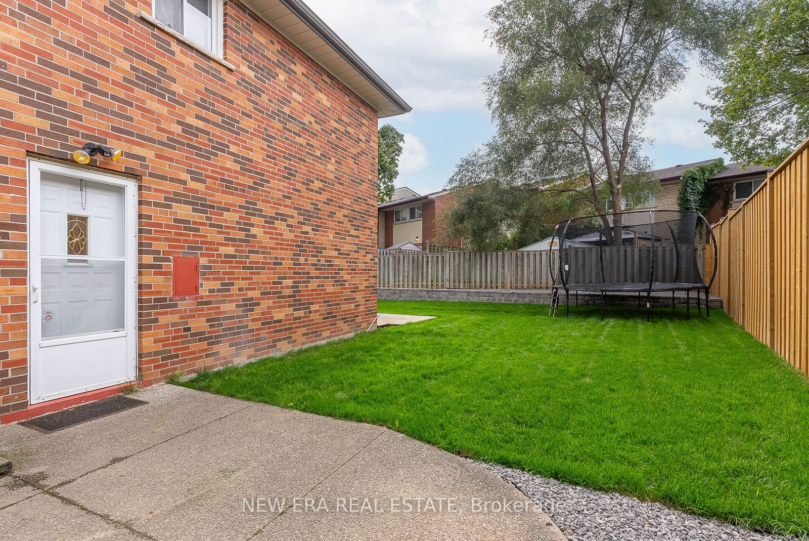 18 West Wareside Rd