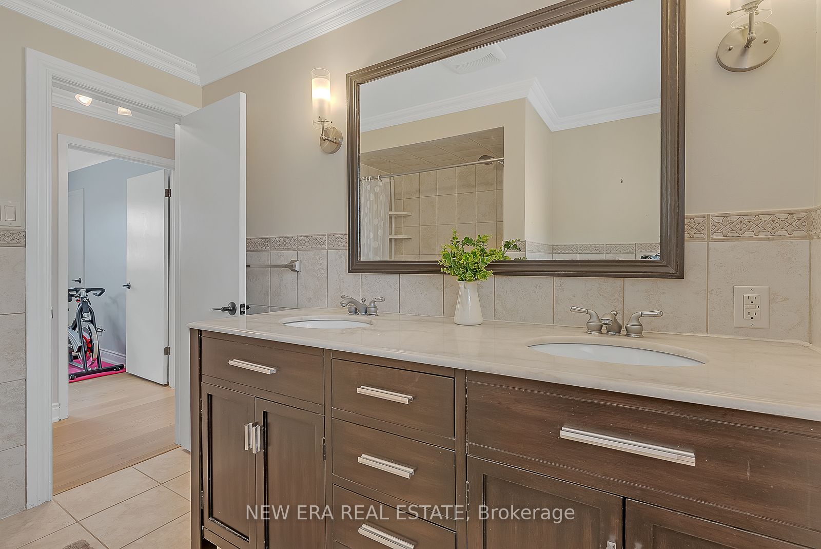 18 West Wareside Rd