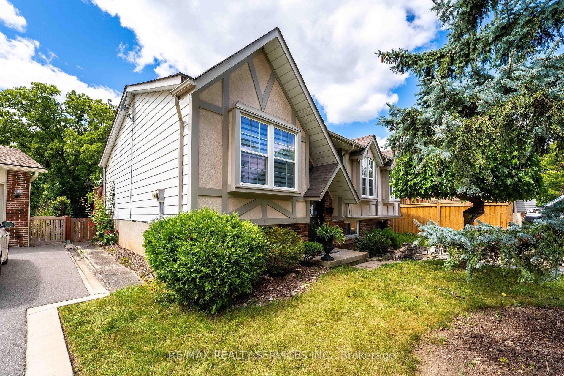 1301 Janina Blvd