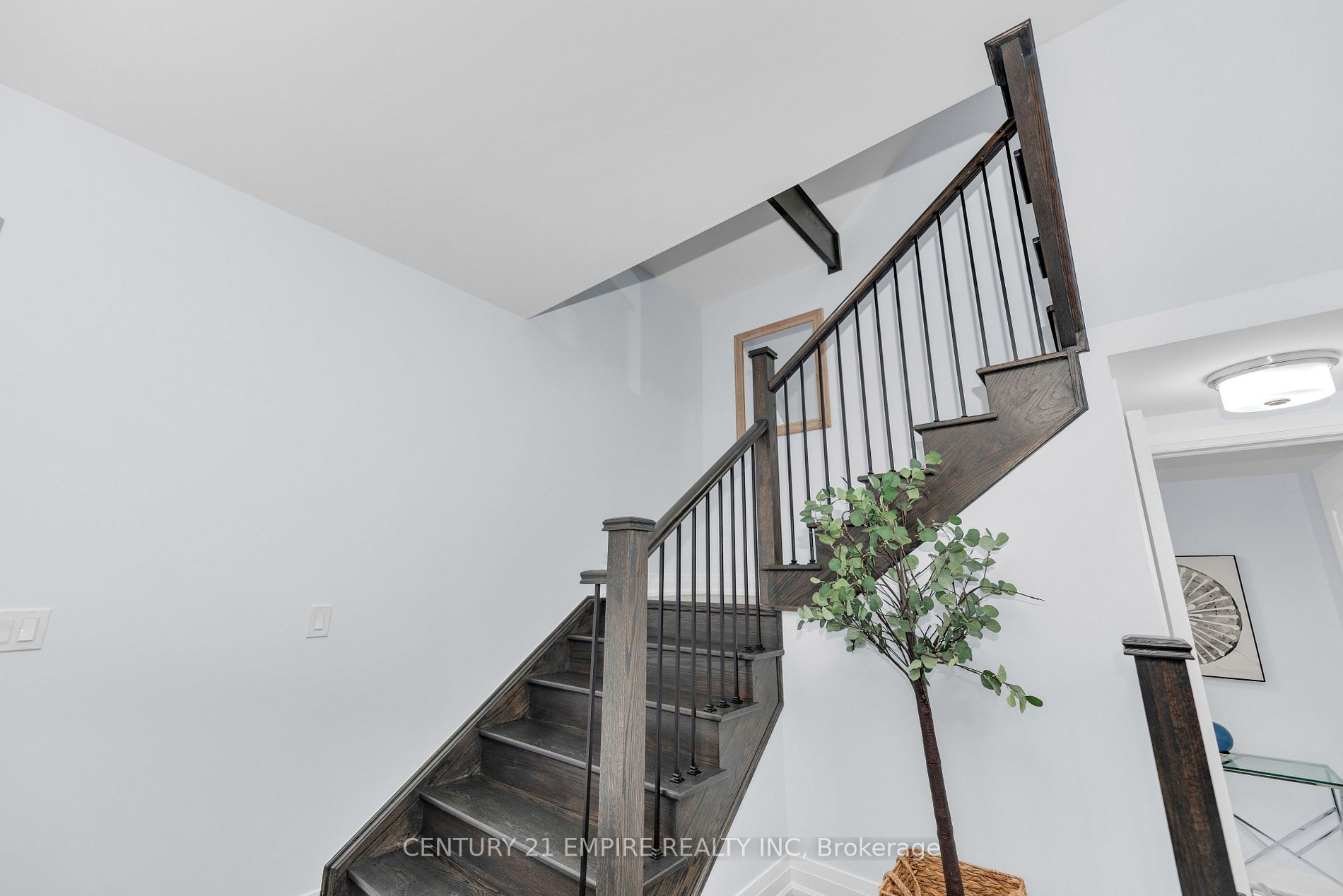 4128 Hillsborough Cres