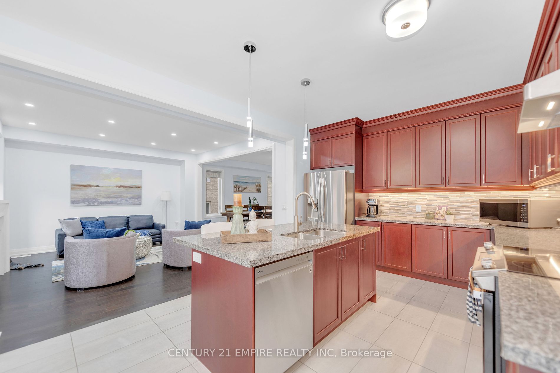 4128 Hillsborough Cres