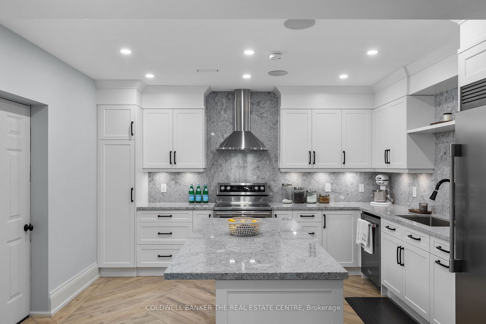 12 Oak Knoll Dr