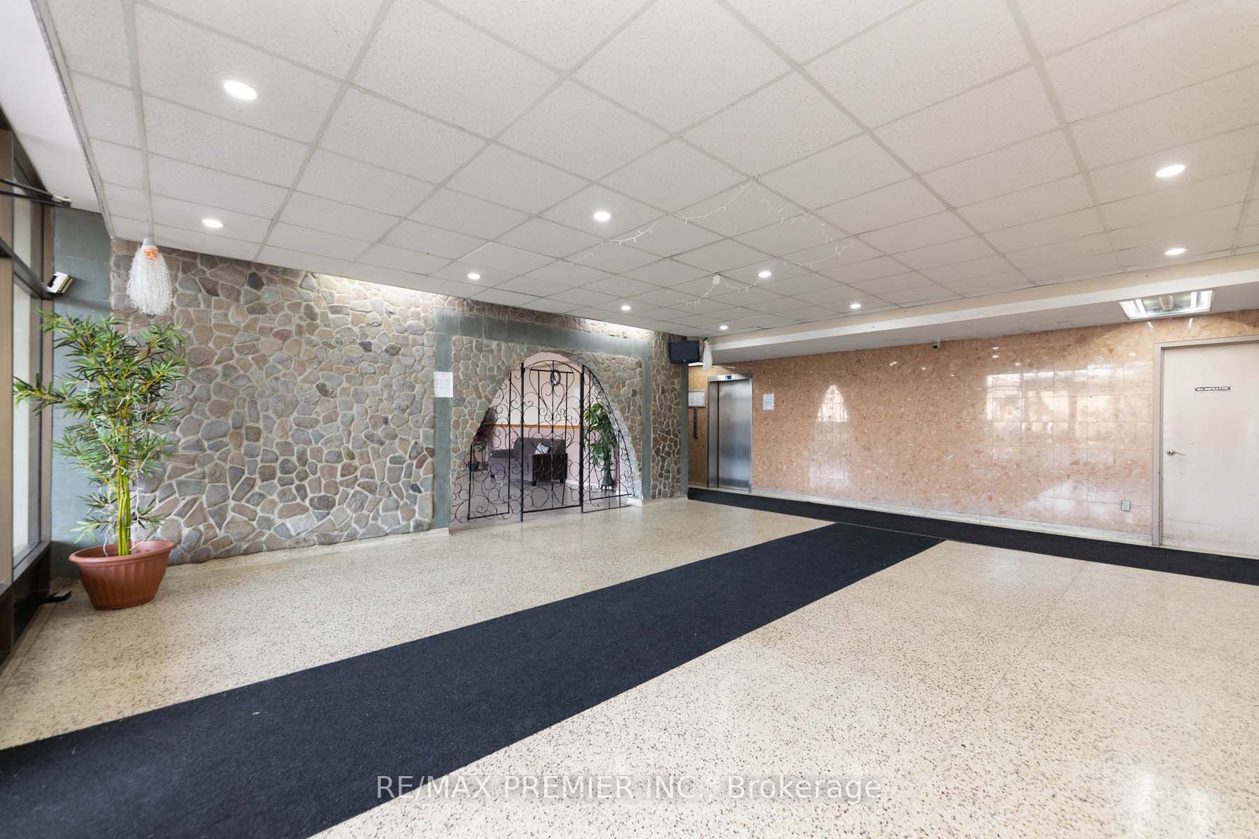 49 Silverstone Dr, #1108