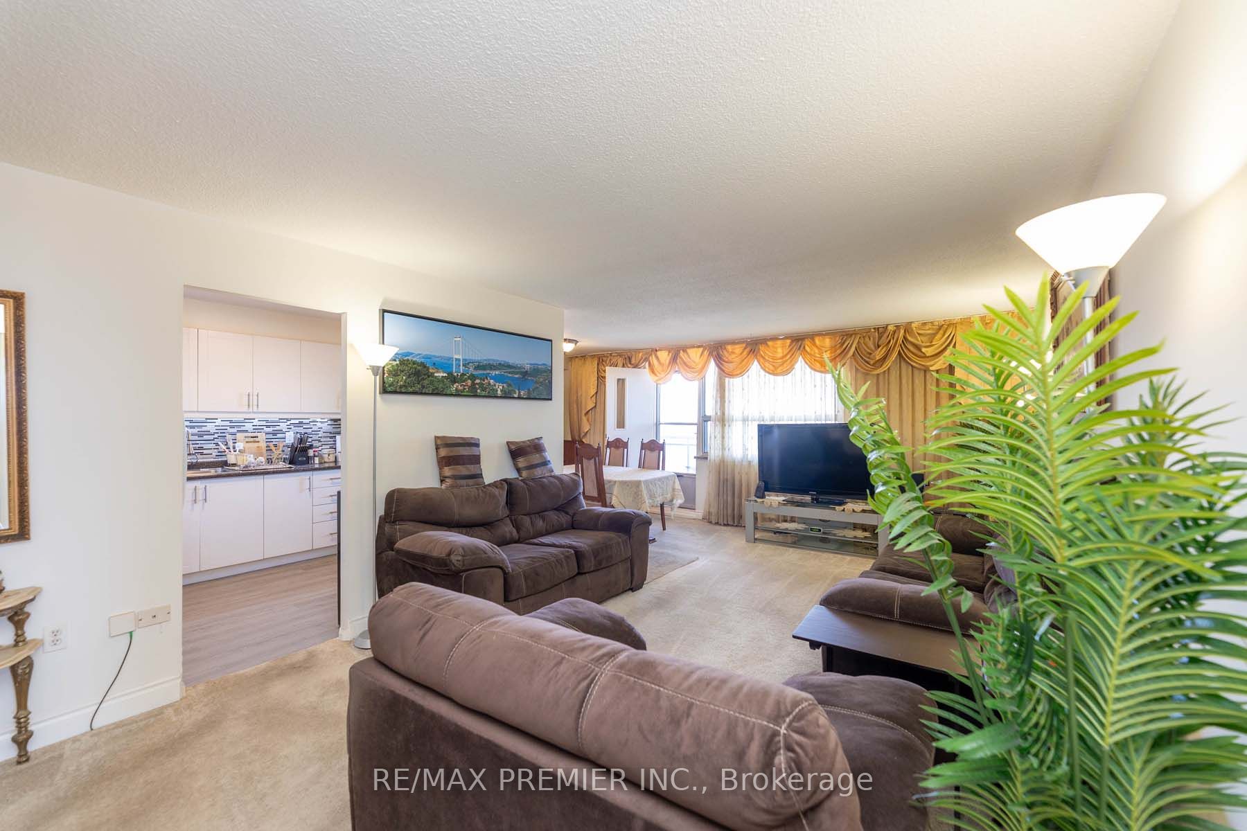 49 Silverstone Dr, #1108