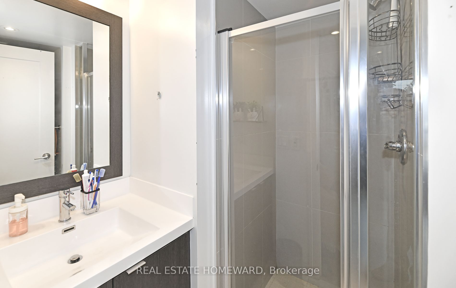 7 Mabelle Ave, #308A