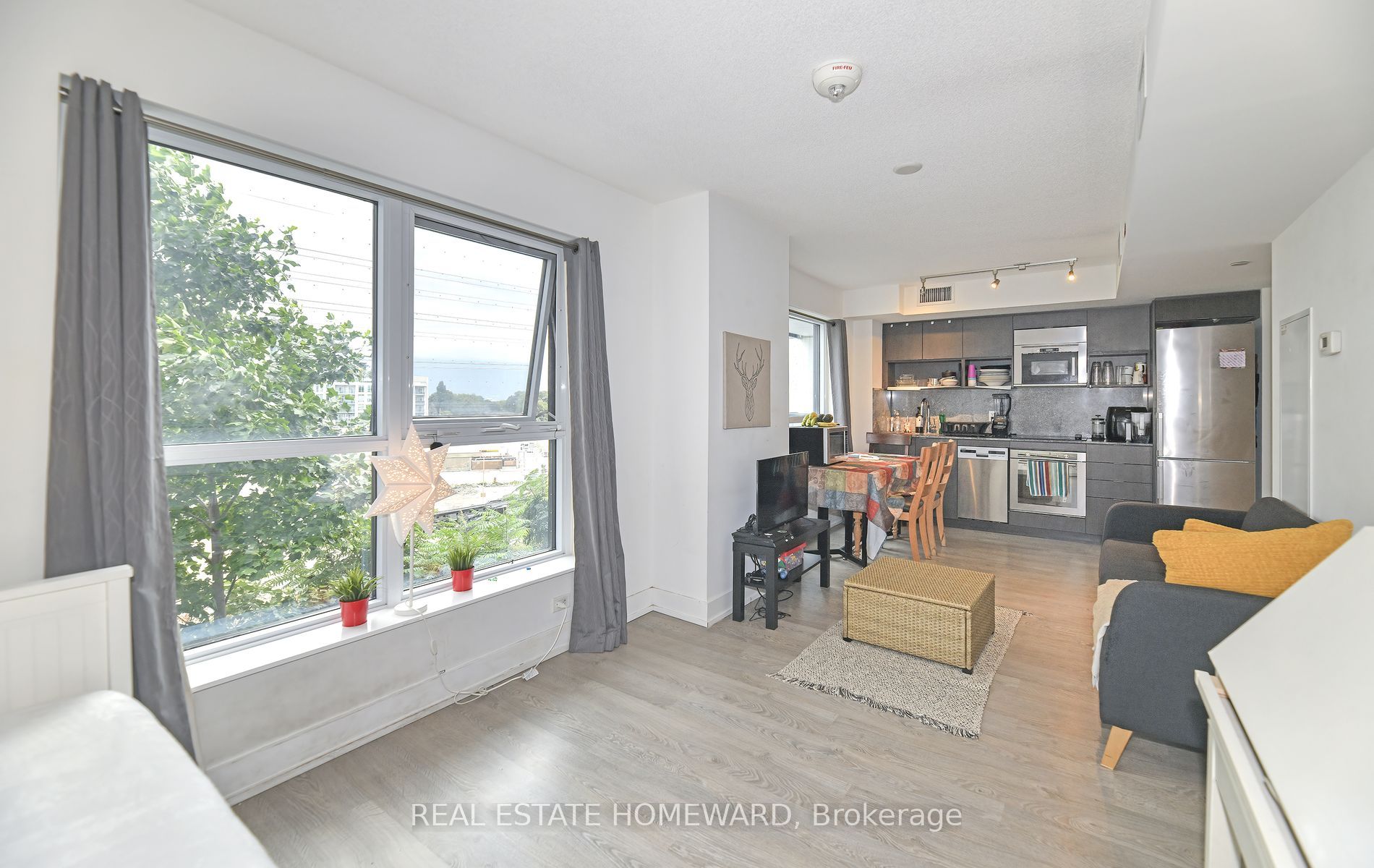 7 Mabelle Ave, #308A