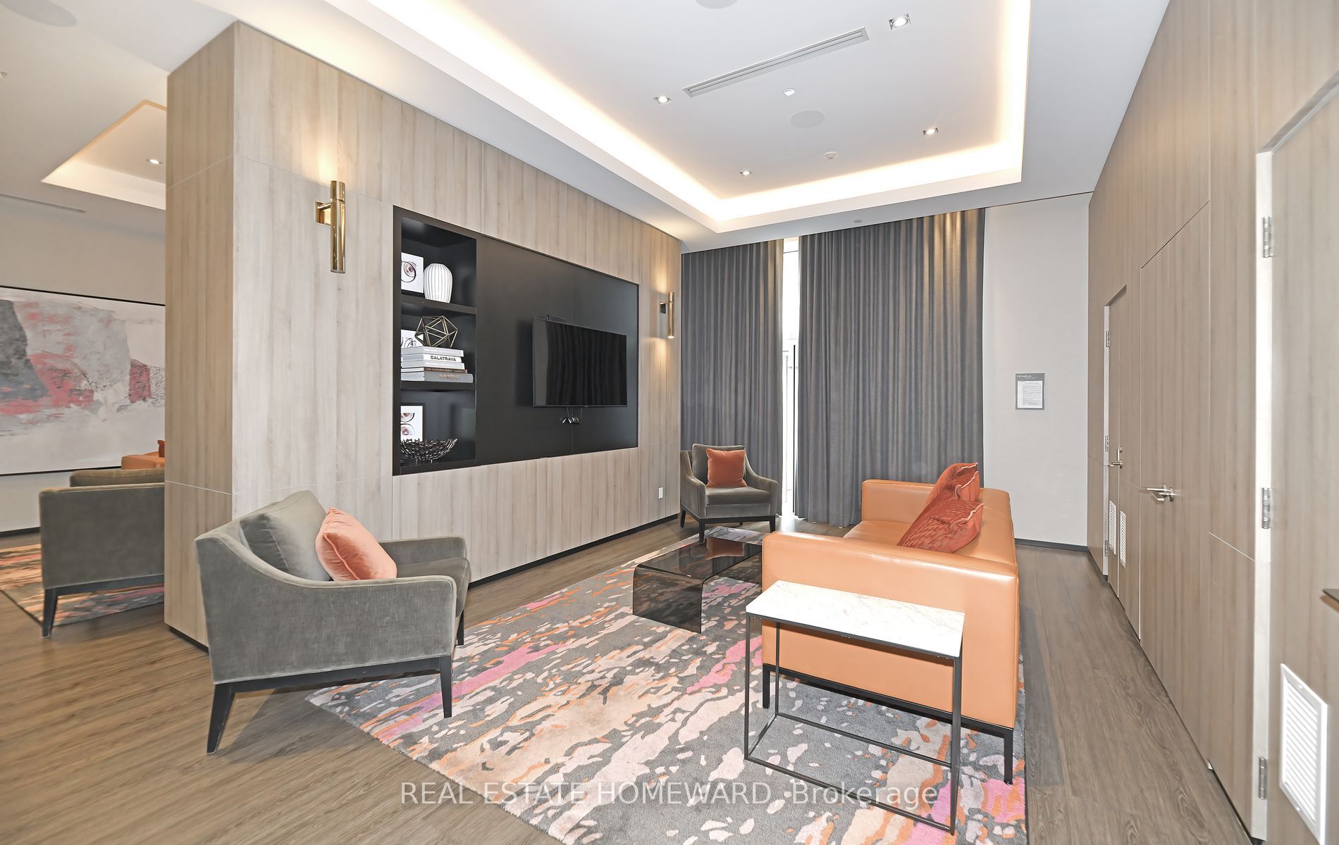 7 Mabelle Ave, #308A