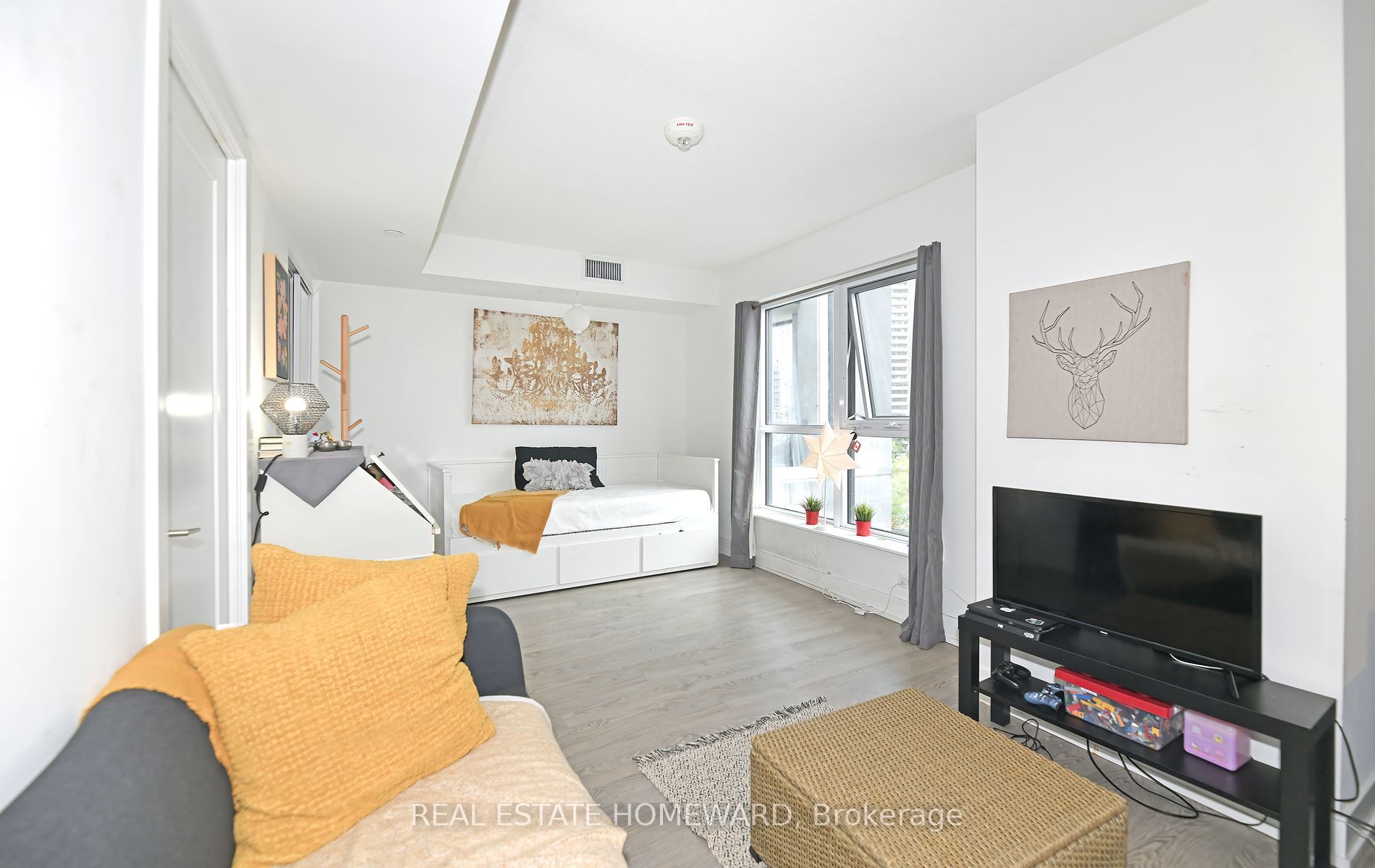 7 Mabelle Ave, #308A