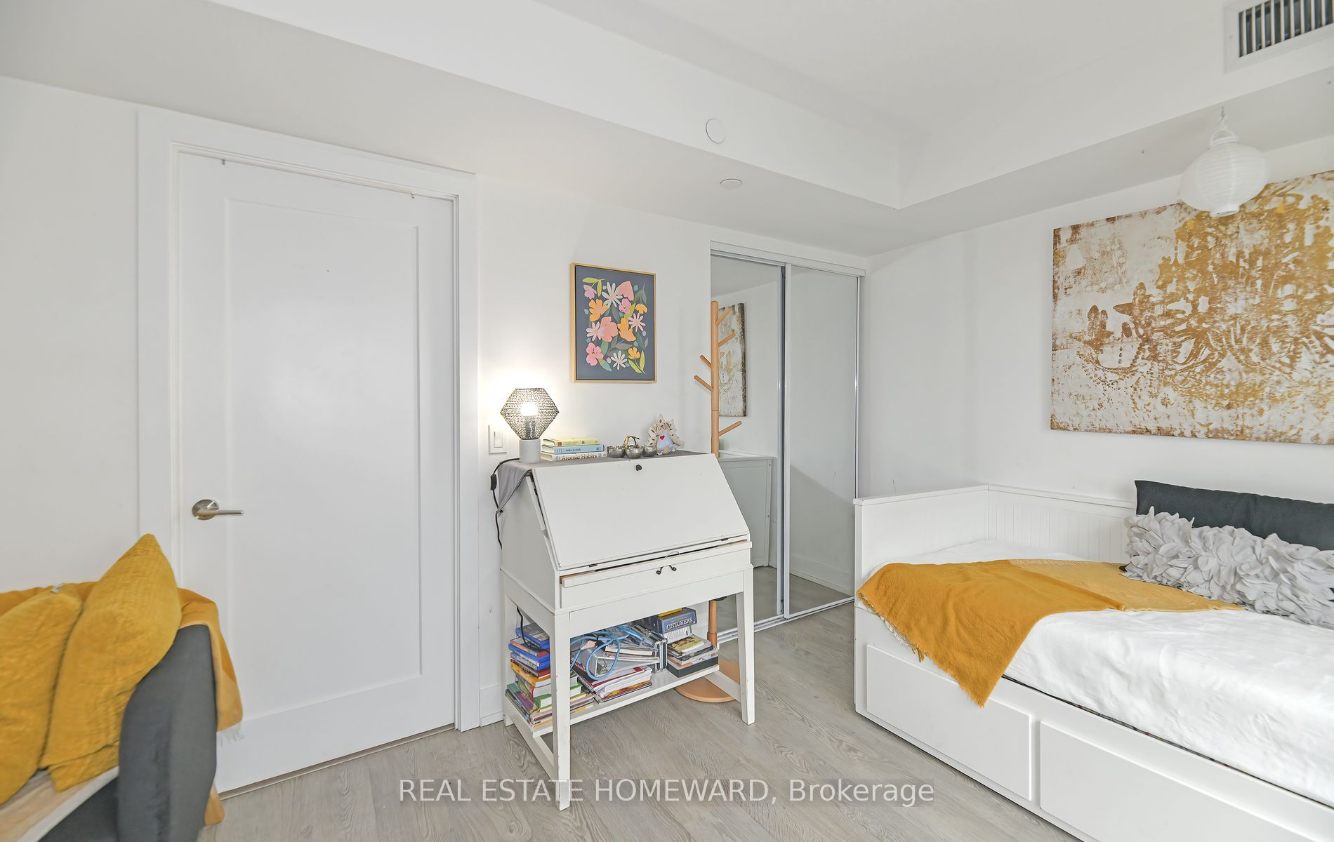 7 Mabelle Ave, #308A