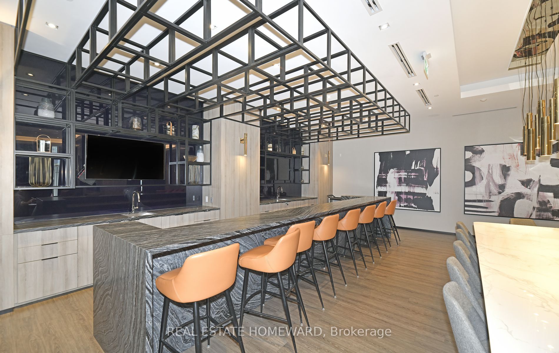 7 Mabelle Ave, #308A