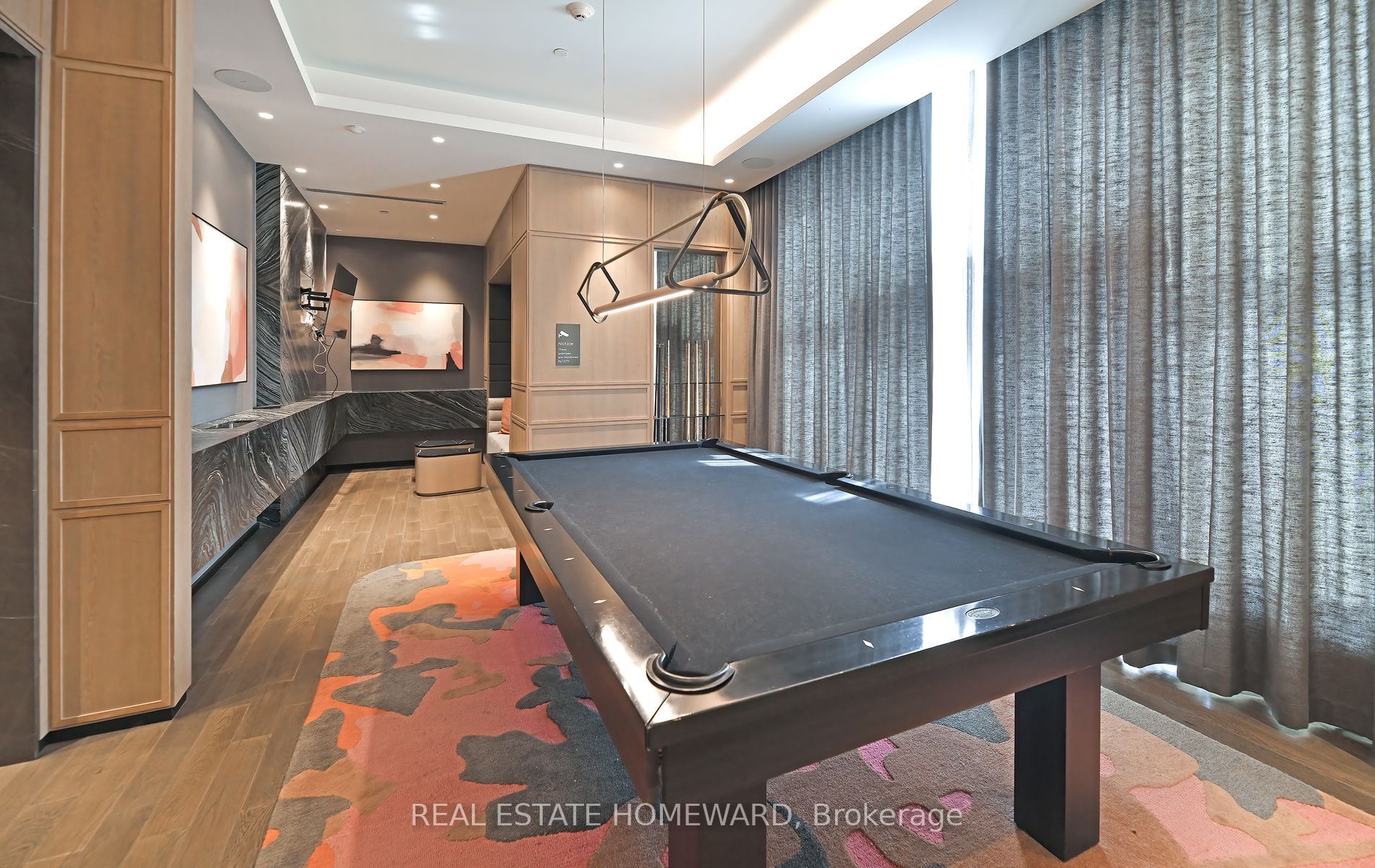 7 Mabelle Ave, #308A