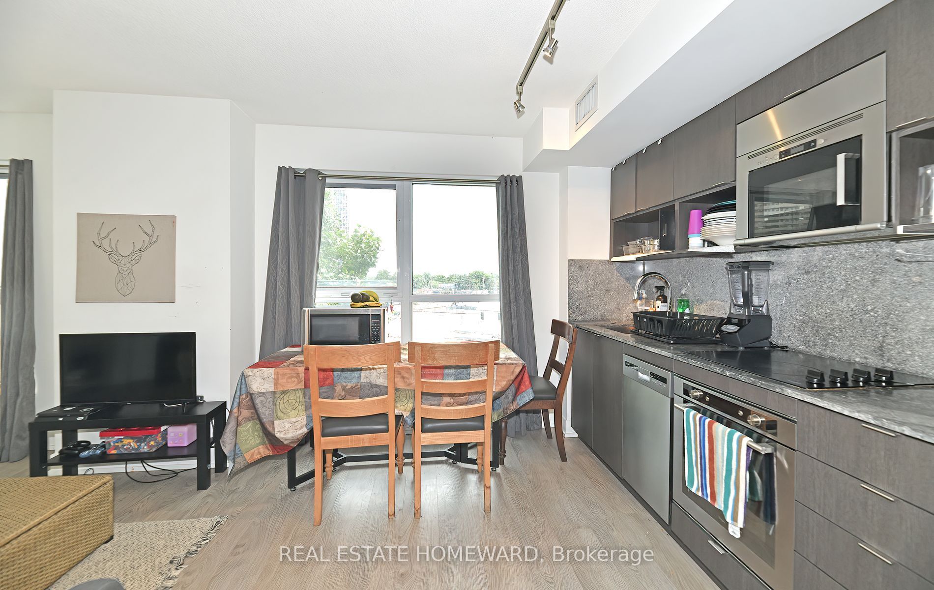7 Mabelle Ave, #308A