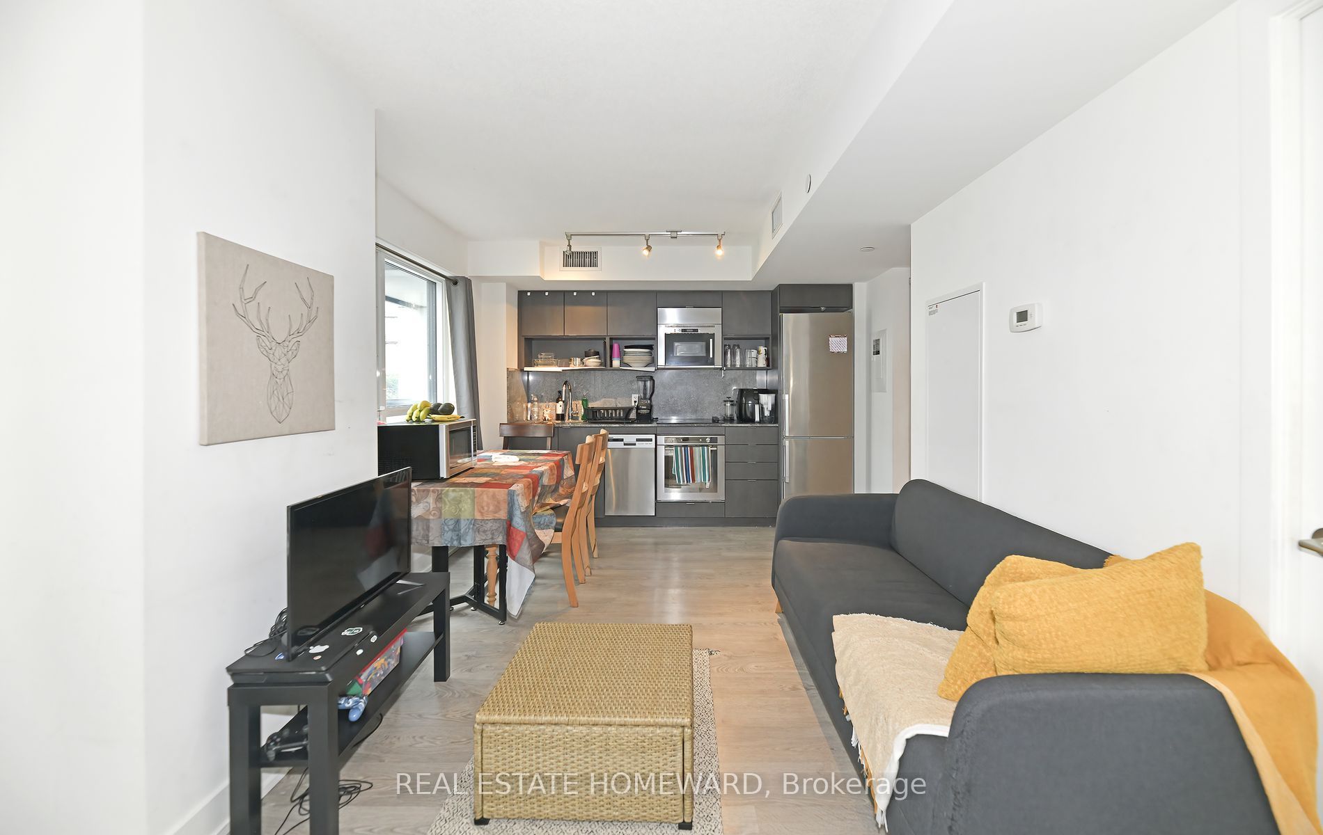 7 Mabelle Ave, #308A