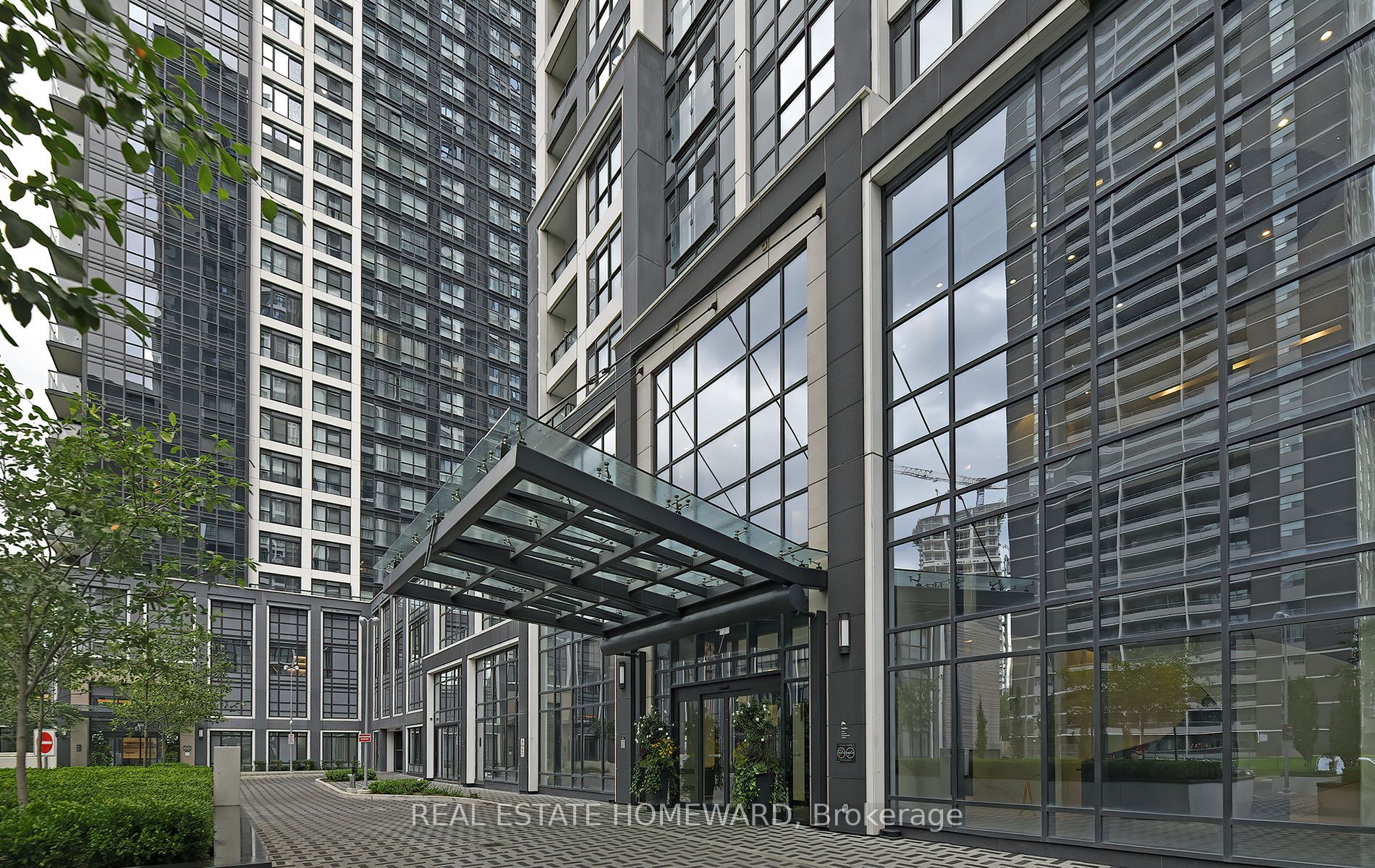 7 Mabelle Ave, #308A