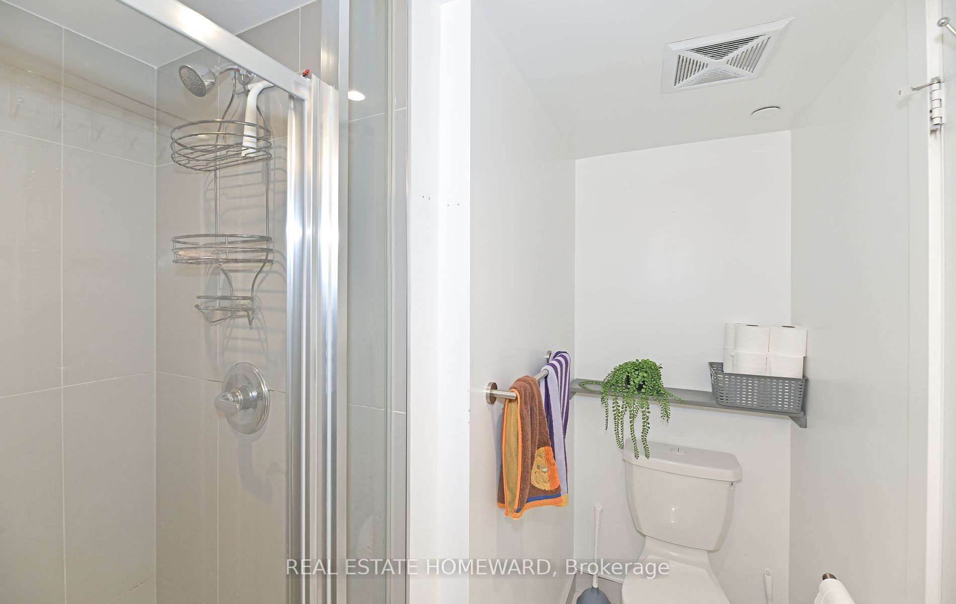 7 Mabelle Ave, #308A