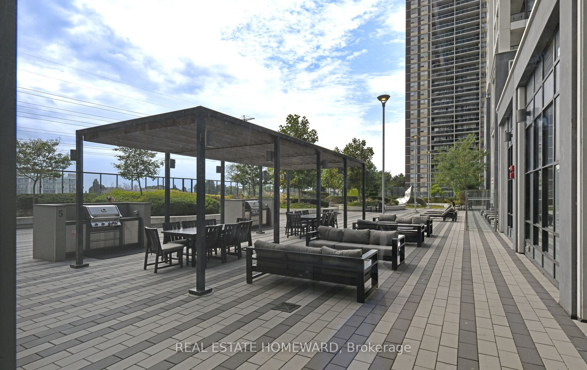 7 Mabelle Ave, #308A