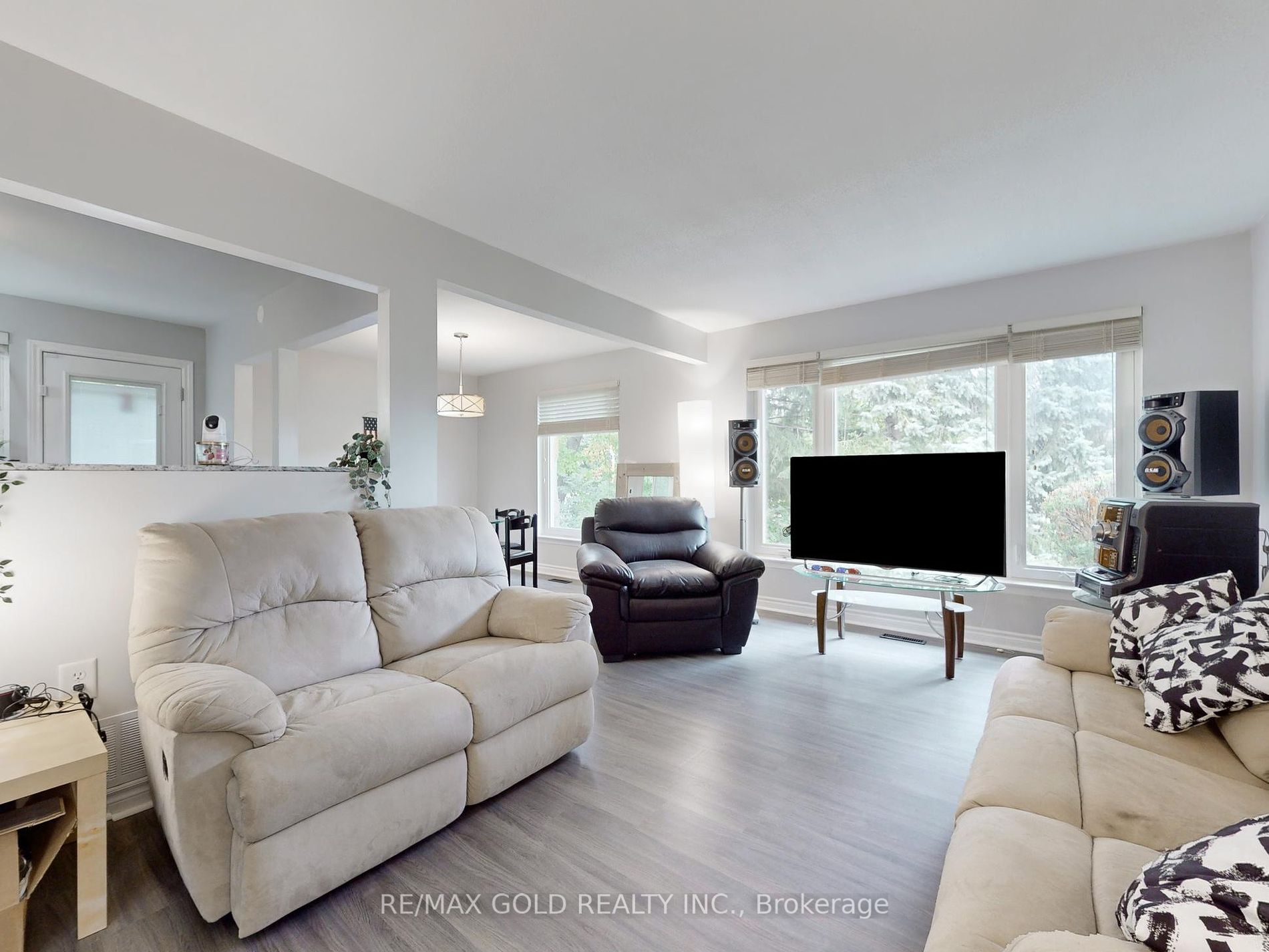 44 Deloraine Dr