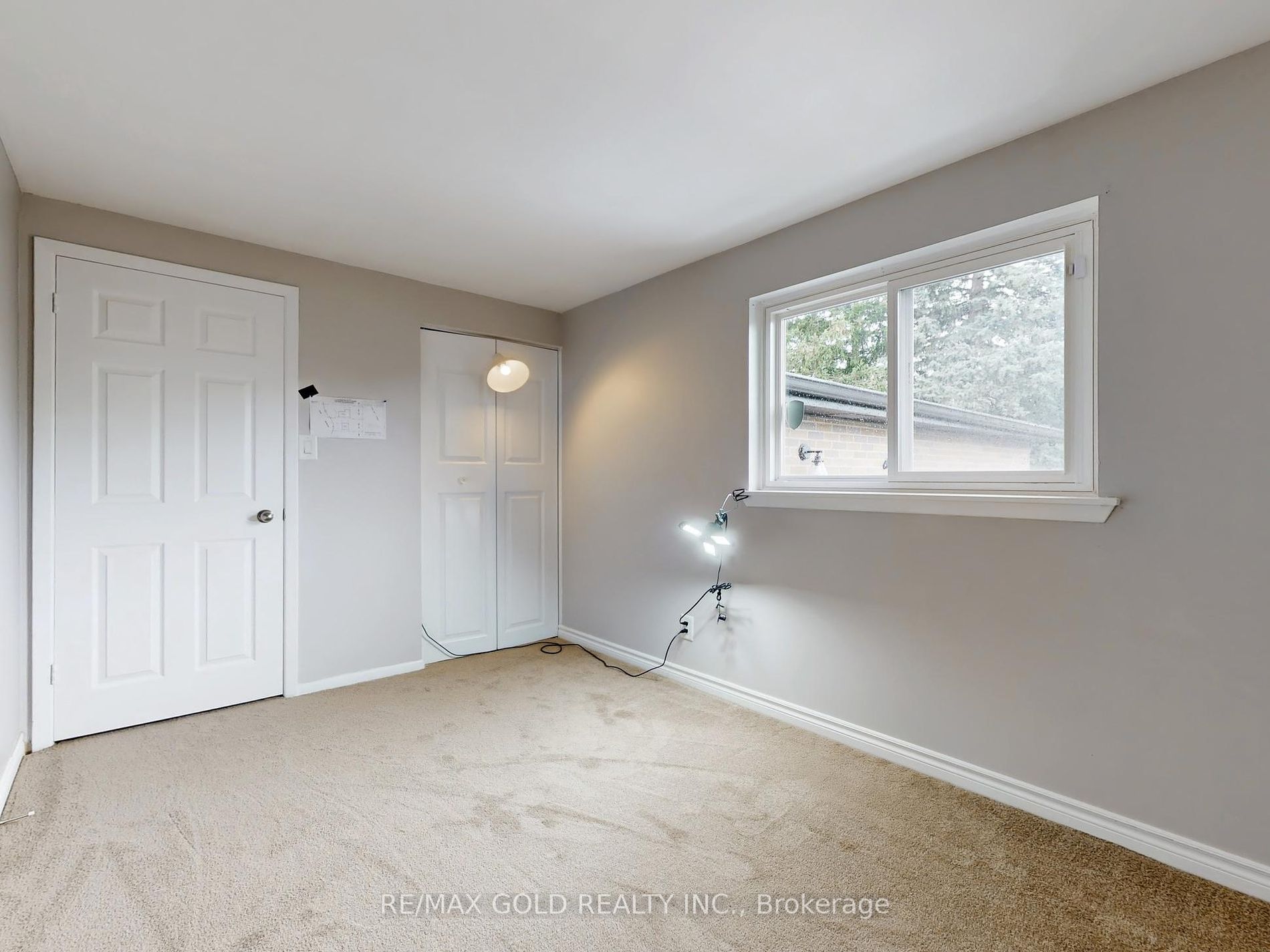 44 Deloraine Dr