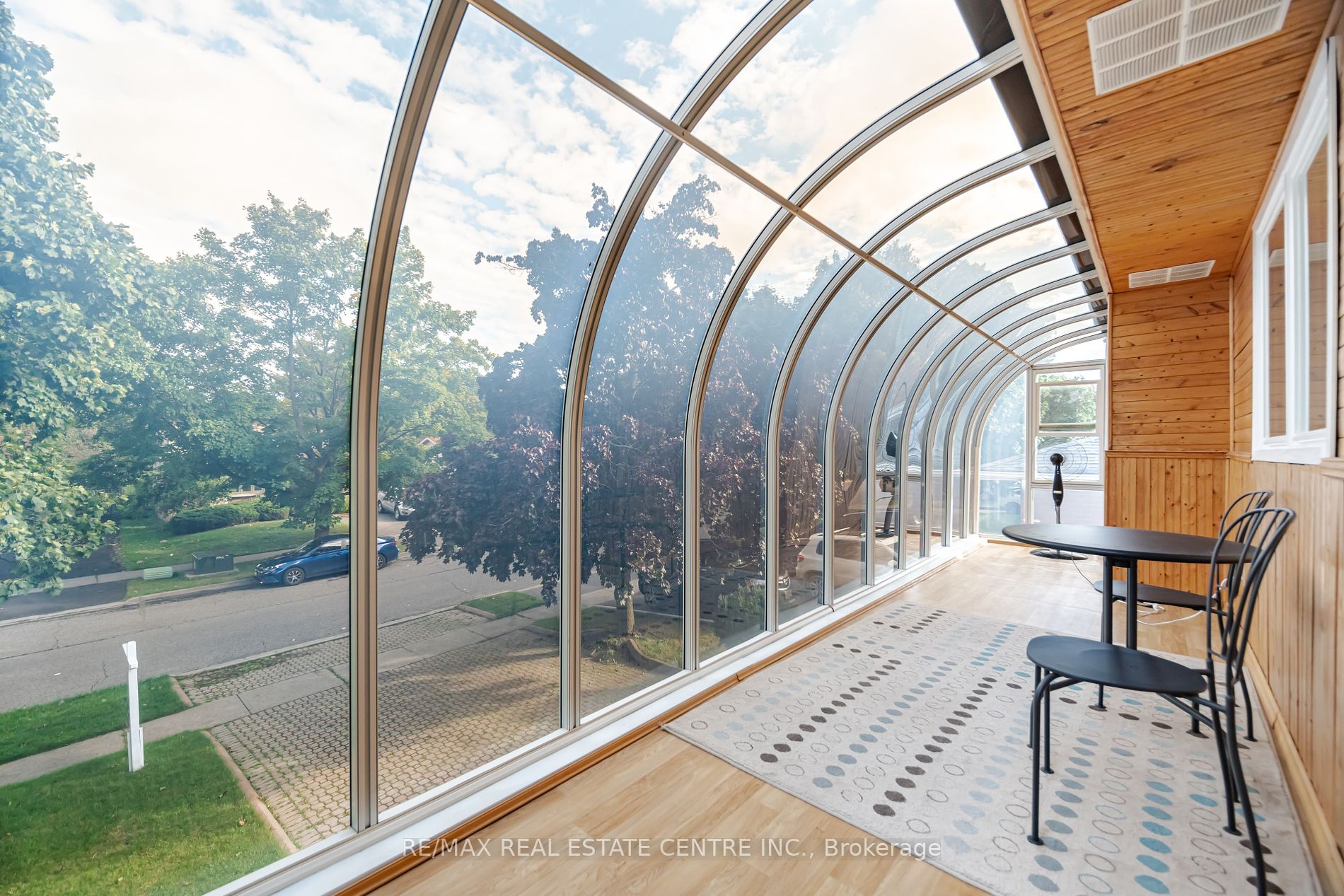 97 Ambleside Dr