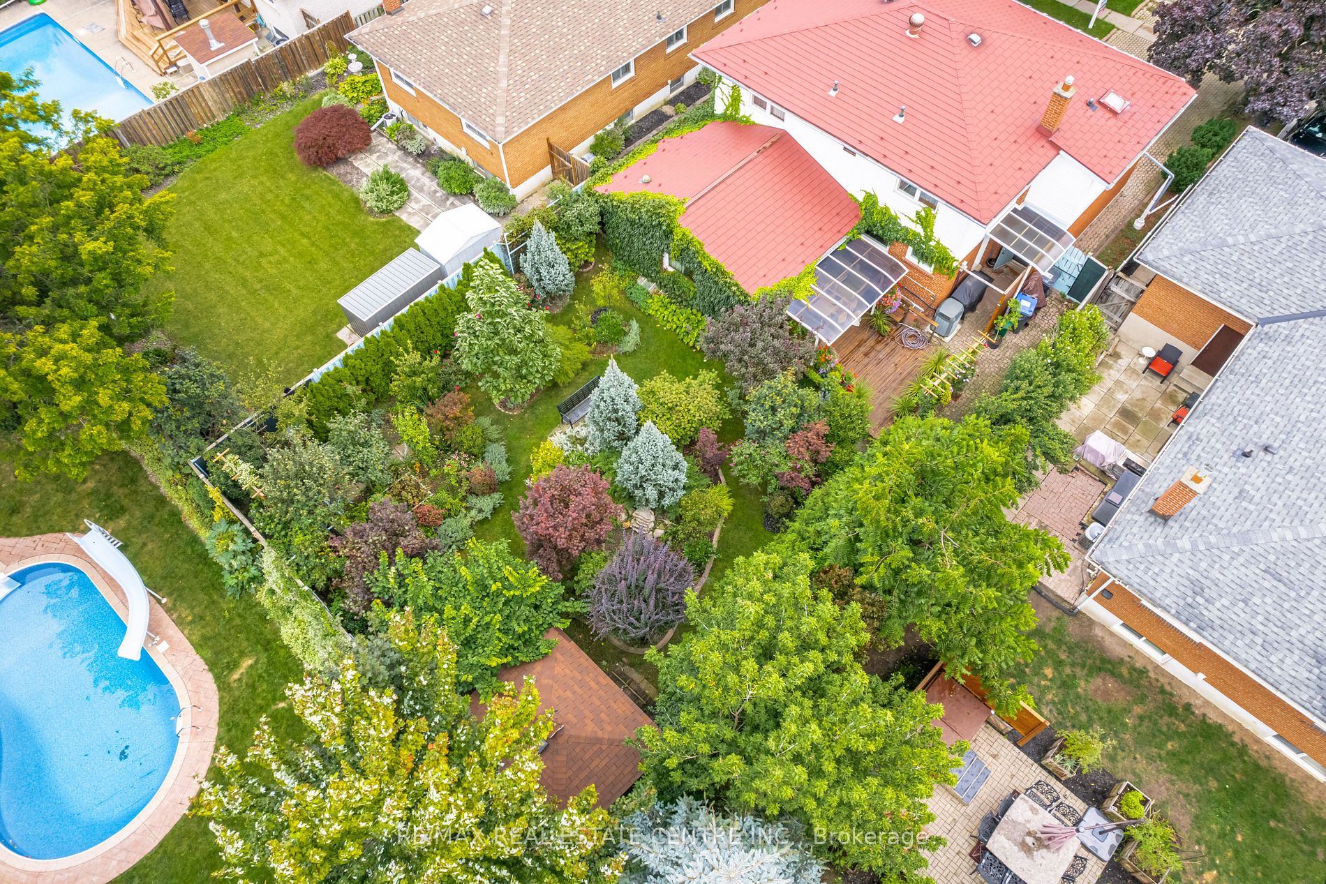 97 Ambleside Dr