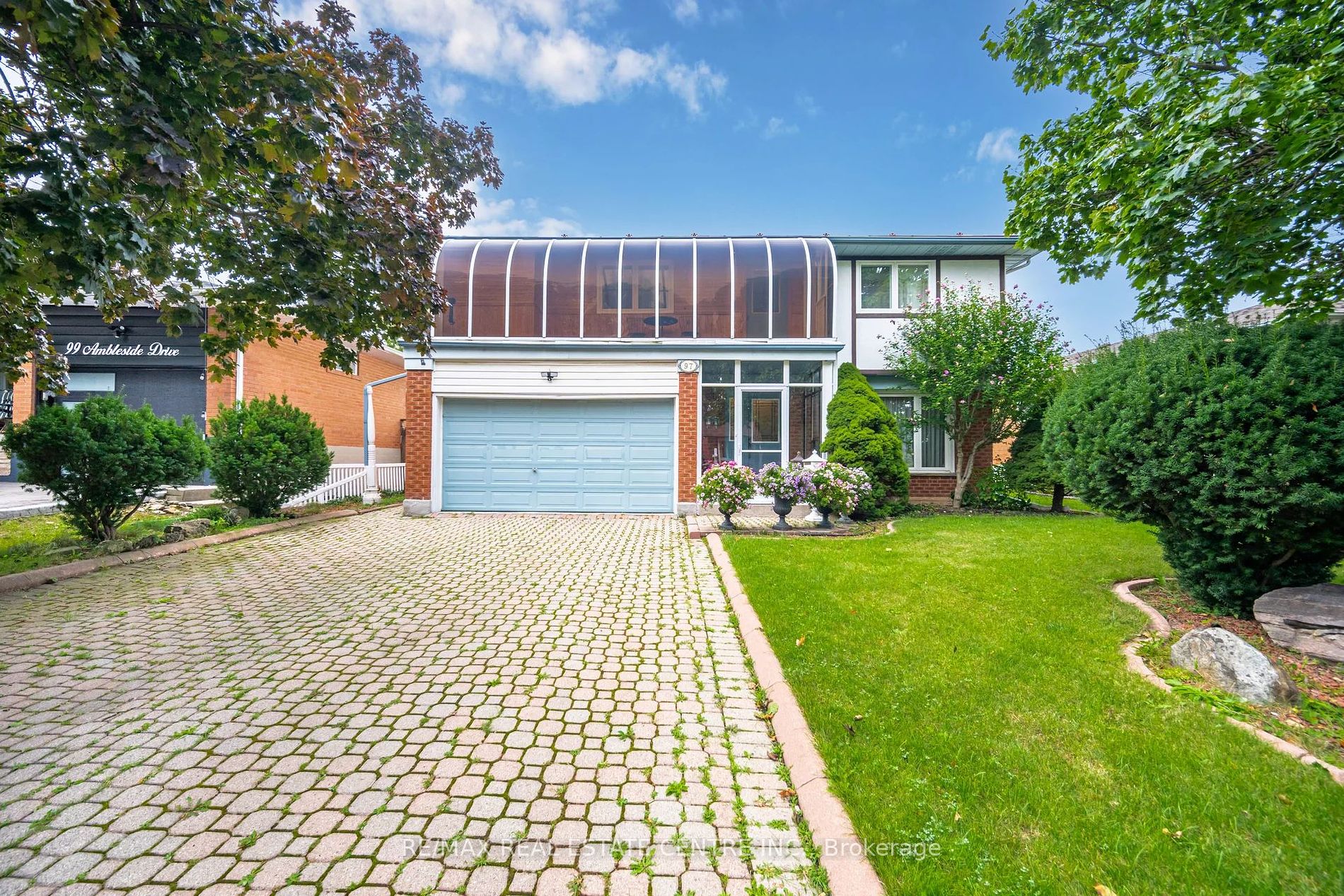 97 Ambleside Dr