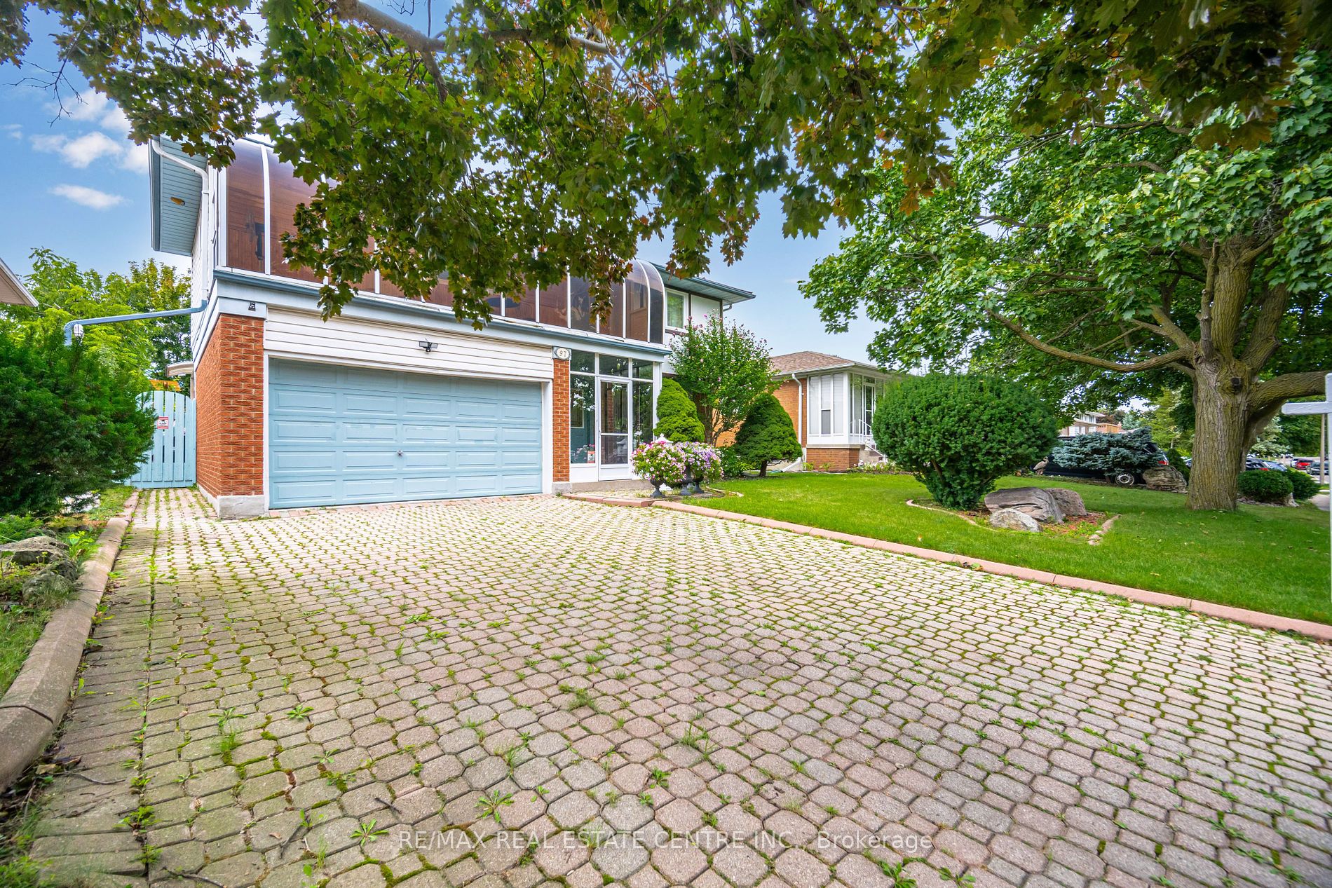 97 Ambleside Dr