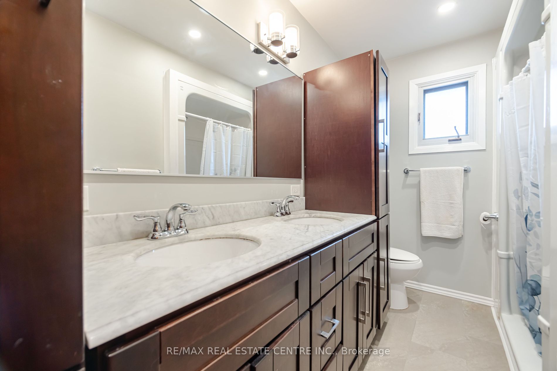 97 Ambleside Dr