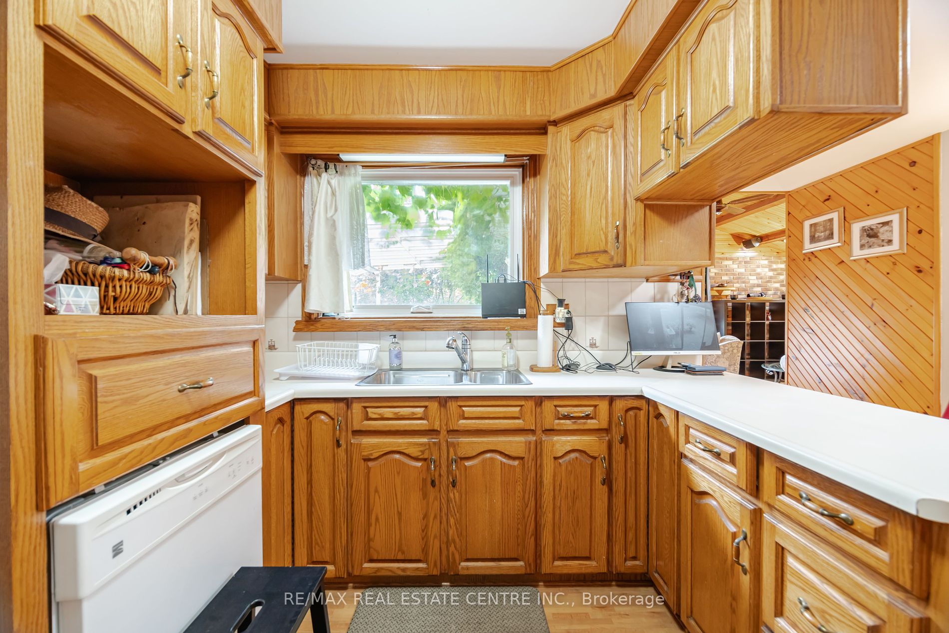 97 Ambleside Dr