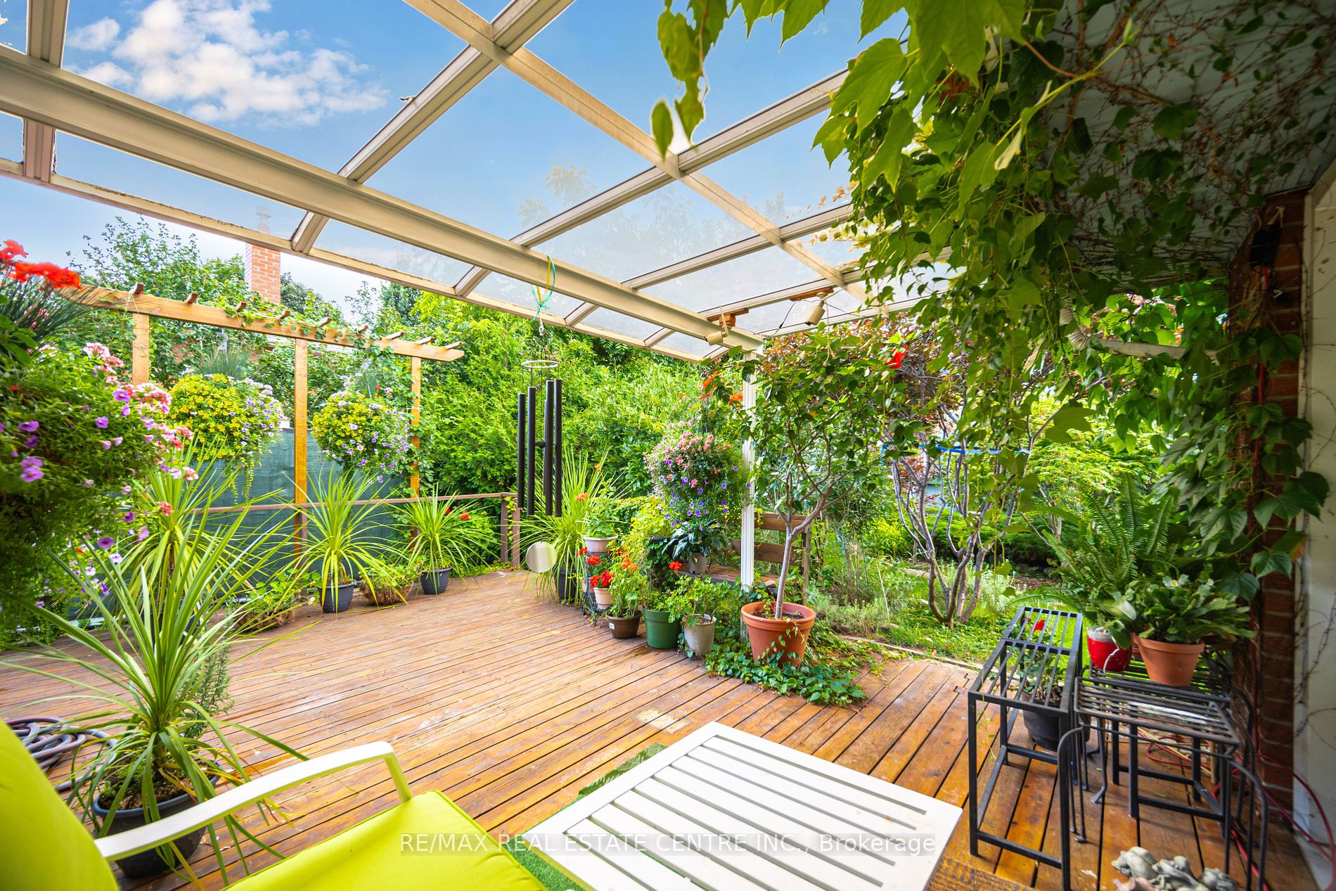 97 Ambleside Dr
