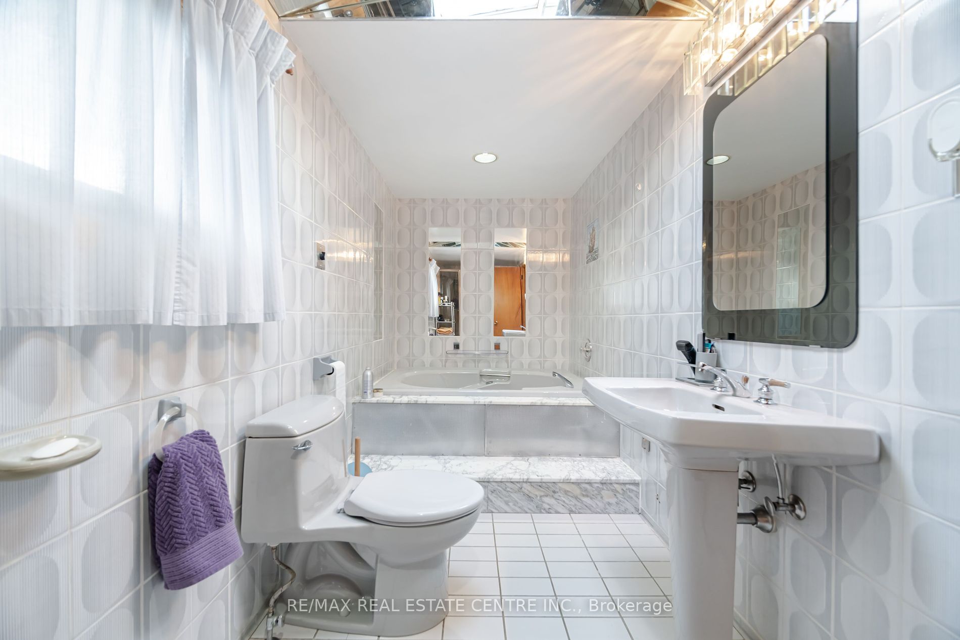97 Ambleside Dr
