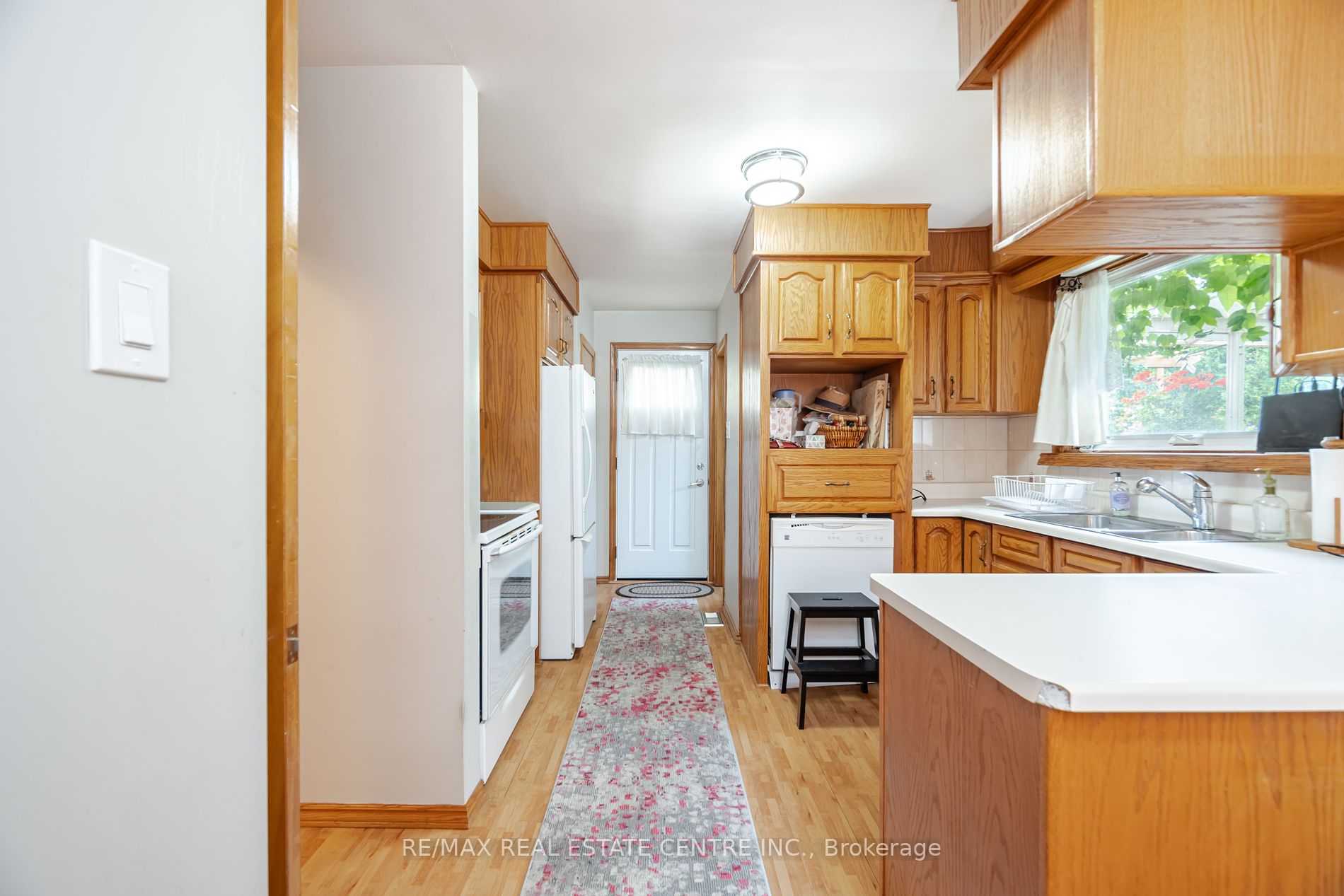 97 Ambleside Dr