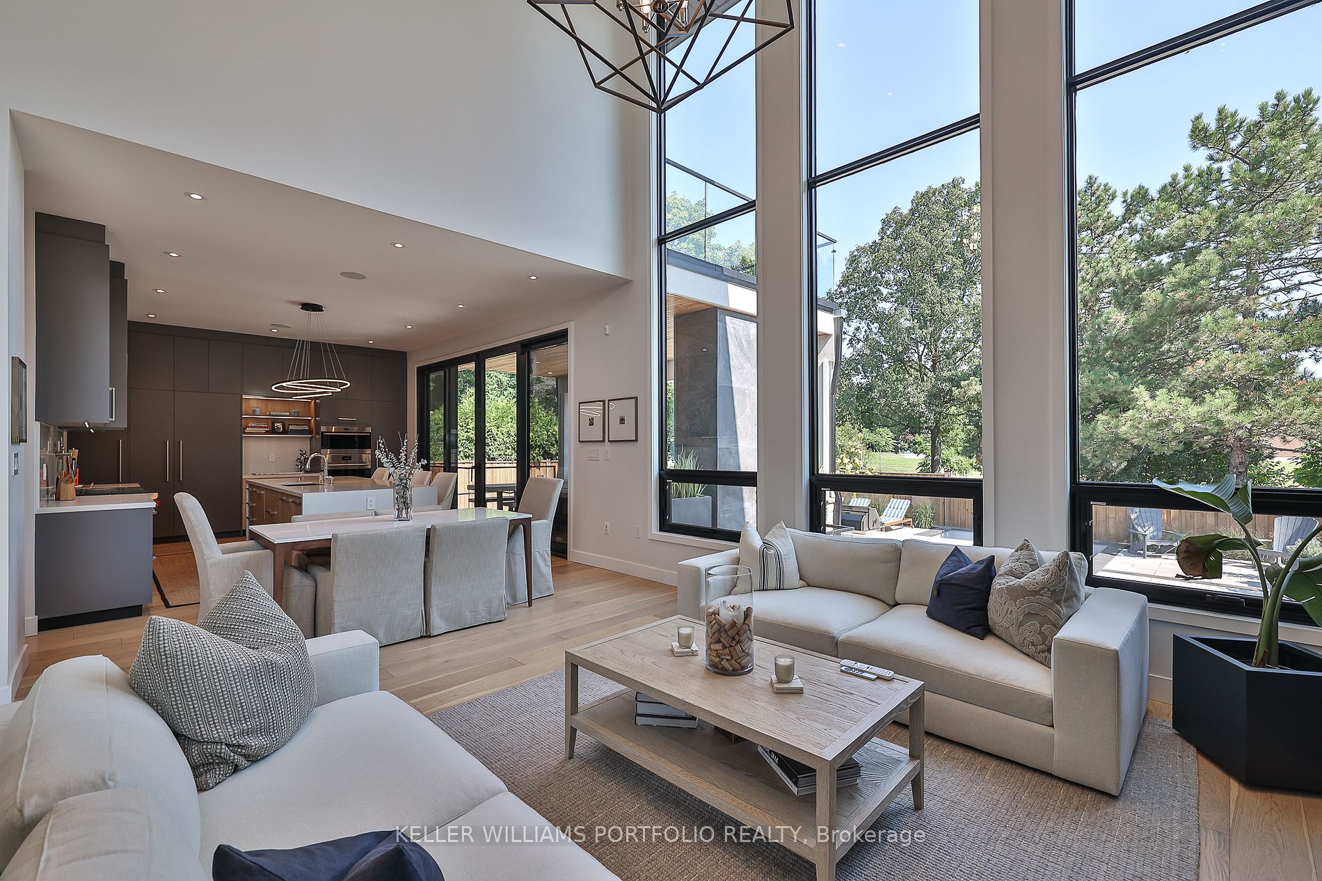 537 Warminster Dr